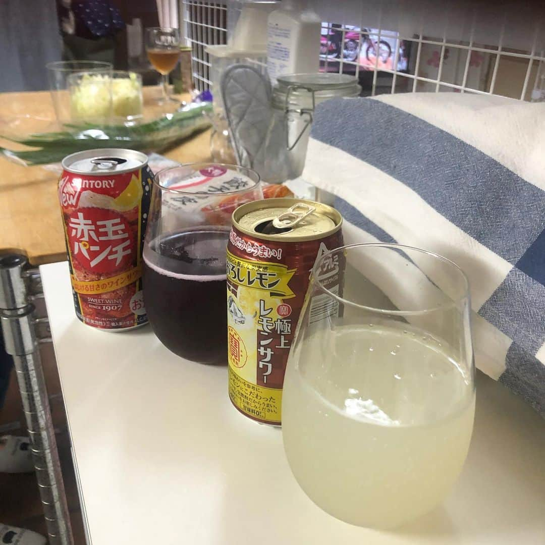 直樹 加藤さんのインスタグラム写真 - (直樹 加藤Instagram)「.. 第三のビールのリサーチが終わったので、次は、チューハイ類をセレクトしています。  サントリーの赤玉スィートワインがベースのヤツと、宝のレモンです。  サントリーのは、甘すぎなので、今回は、見送り。宝のはレモンの味わいがしっかりしててアリかなと。  美味しいチューハイ、RTD(レディー　トゥー　ドリンク)増やして行こうと思います。  #大文字屋加藤酒店 #西七条 #梅小路 #チューハイ #レモンチューハイ」6月29日 0時57分 - daimonjiyakatonaoki