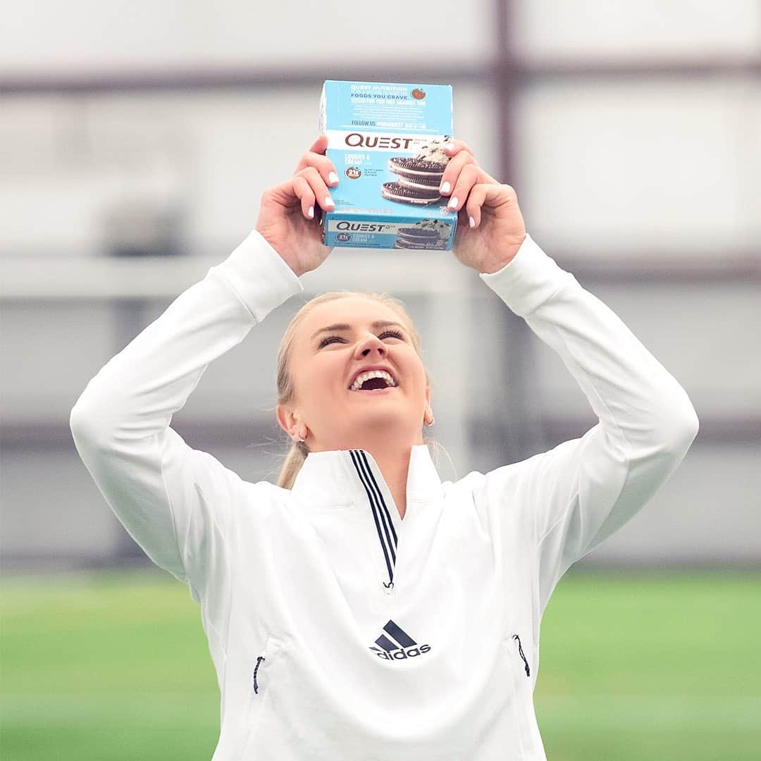 questnutritionさんのインスタグラム写真 - (questnutritionInstagram)「DOUBLE TAP to welcome U.S. Women’s Soccer National Team (@USWNT) + Portland @Thornsfc midfielder, & longtime Questie @LindseyHoran10 to #TeamQuest! ⚽️🥅 Lindsey will be doing a special IG Live on our channel July 6th @ 2 pm PST/5 pm EST to tell us what’s been going on in her life & answer fan questions. 🤳 She was supposed to be playing in the Olympics this summer which was delayed to 2021 due to the COVID-19 pandemic. However, her & the Thorns are in the midst of the #NWSLChallengeCup Tournament in Utah where she’ll be tuning in from! They are the first American professional sports league to resume this year after being paused in March. Honored to have you on the team, Lindsey! 💙 #OnaQuest #BAONPDX」6月29日 1時00分 - questnutrition