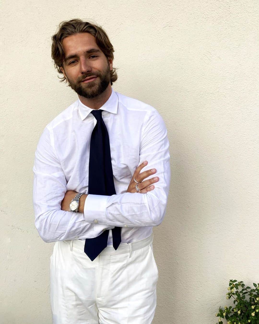 ハケットのインスタグラム：「Classic style with a contemporary twist, as imagined by @conradssonphilip  Shop our gentlemanly essentials by clicking the link in our bio today #STAYHackett」