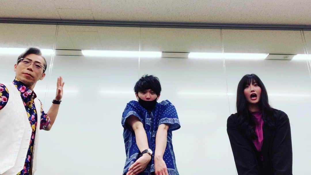 火口秀幸のインスタグラム：「ザ　#ソーシャルディスタンス #吉本坂46 #RED #小寺真理　#タナカシングル #HIDEBOH #オンライントーク会」