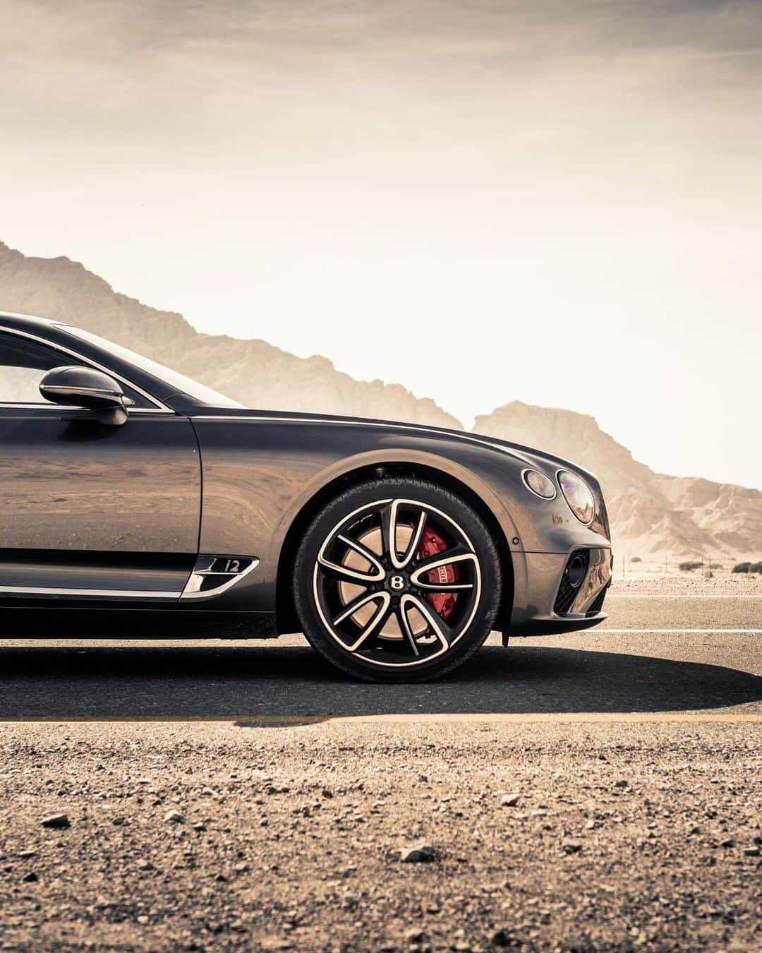 ベントレーさんのインスタグラム写真 - (ベントレーInstagram)「The twelve-cylinder flight simulator. The #Bentley #ContinentalGT. #WorldOfBentley _ Continental GT WLTP drive cycle: combined fuel consumption: 20.8 mpg (13.6 l/100 km), combined CO₂: 308 g/km. Photo by @denniswierenga」6月29日 1時30分 - bentleymotors