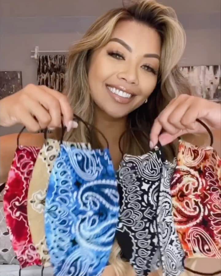 リアン Vのインスタグラム：「Dropped some new colors! 😍 Which ones your fave? You can order yours on @shoplianev 🔥 My masks are washable, reusable, and comes with a replaceable filter! ❤️」
