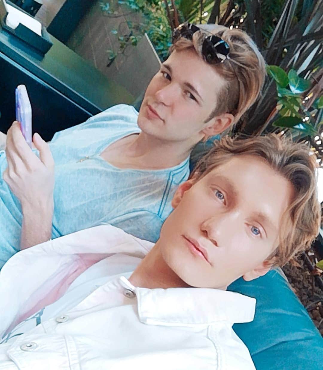 Olick Chinoのインスタグラム：「We bronze all the time, and that's why we look so sexy....@matteo_pretto . 😂😂😂 #sansan #we #love #the #simplelife #sexy」