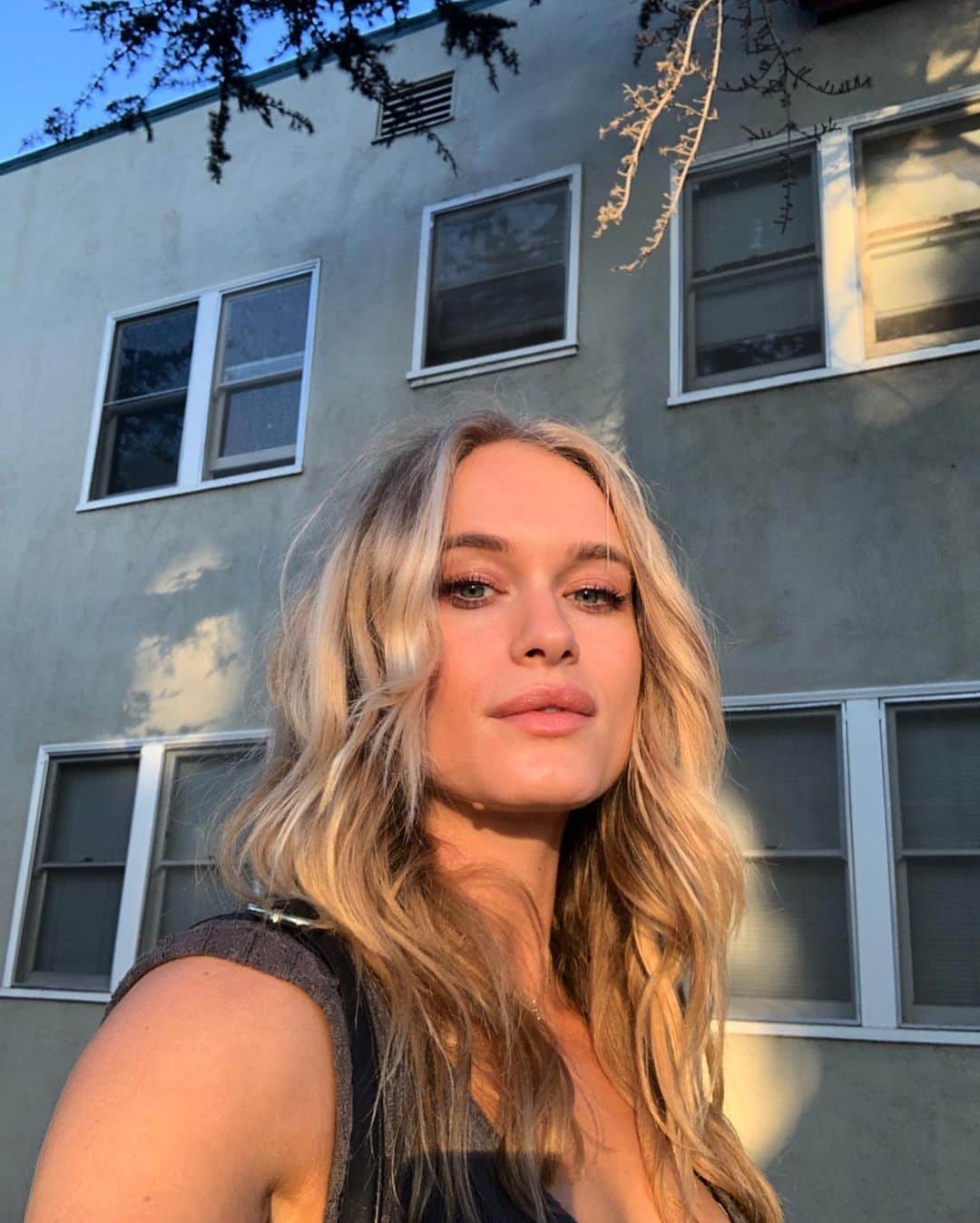 レヴェン・ランビンさんのインスタグラム写真 - (レヴェン・ランビンInstagram)「Happy Sunday 🤍 #linkinbio」6月29日 2時05分 - levenrambin