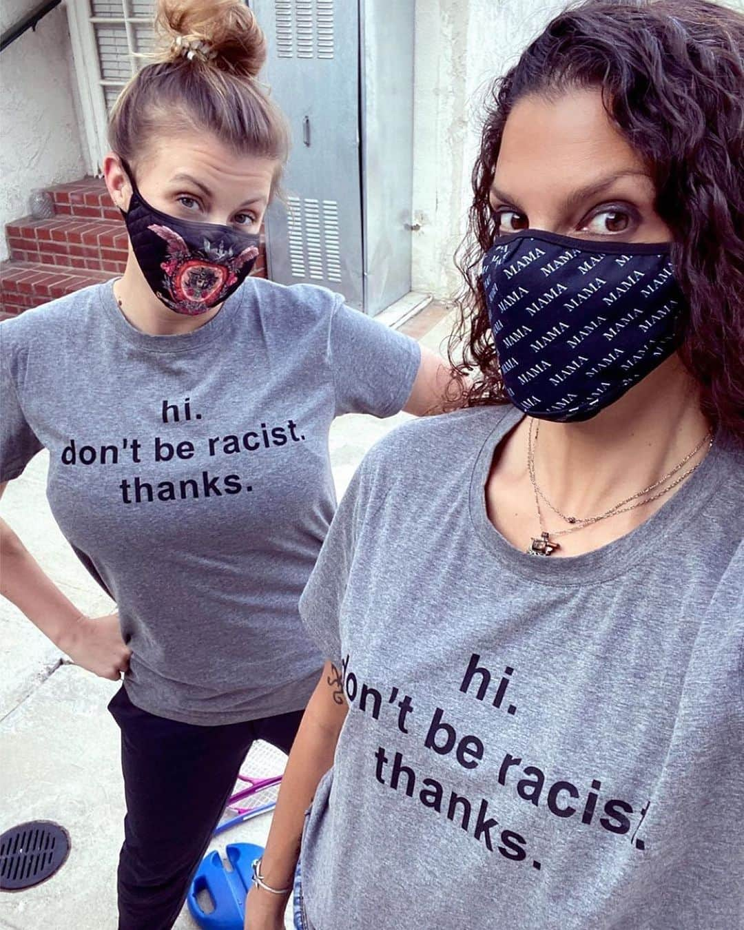 ジョディ・スウィーティンさんのインスタグラム写真 - (ジョディ・スウィーティンInstagram)「Repost from @neverthoughtidsaythis • Hi. Don’t be racist. Thanks. XO, Jodie and Celia. 🖤🖤🖤🖤🖤🖤🖤🖤🖤🖤🖤Shirts: sheshow.com, @jodiesweetin mask by @jdotcolombo, @theceliabehar mask by @thelilmamas #blacklivesmatter #blm #useyourprivilege #useyourvoice #beanally #listen #learn #whenyouknowbetteryoudobetter」6月29日 2時17分 - jodiesweetin