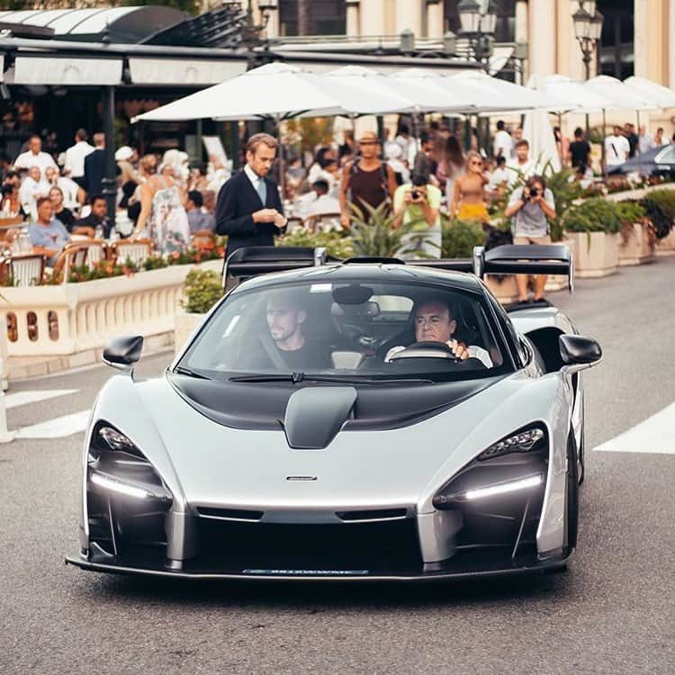 Amazing Carsさんのインスタグラム写真 - (Amazing CarsInstagram)「This Senna😍  Photo via: @camille.spot98  Second page: @M85Media  Other page: @StancedAutohaus  #McLaren #Senna #McLarenSenna #AmazingCars247」6月29日 2時21分 - amazingcars247