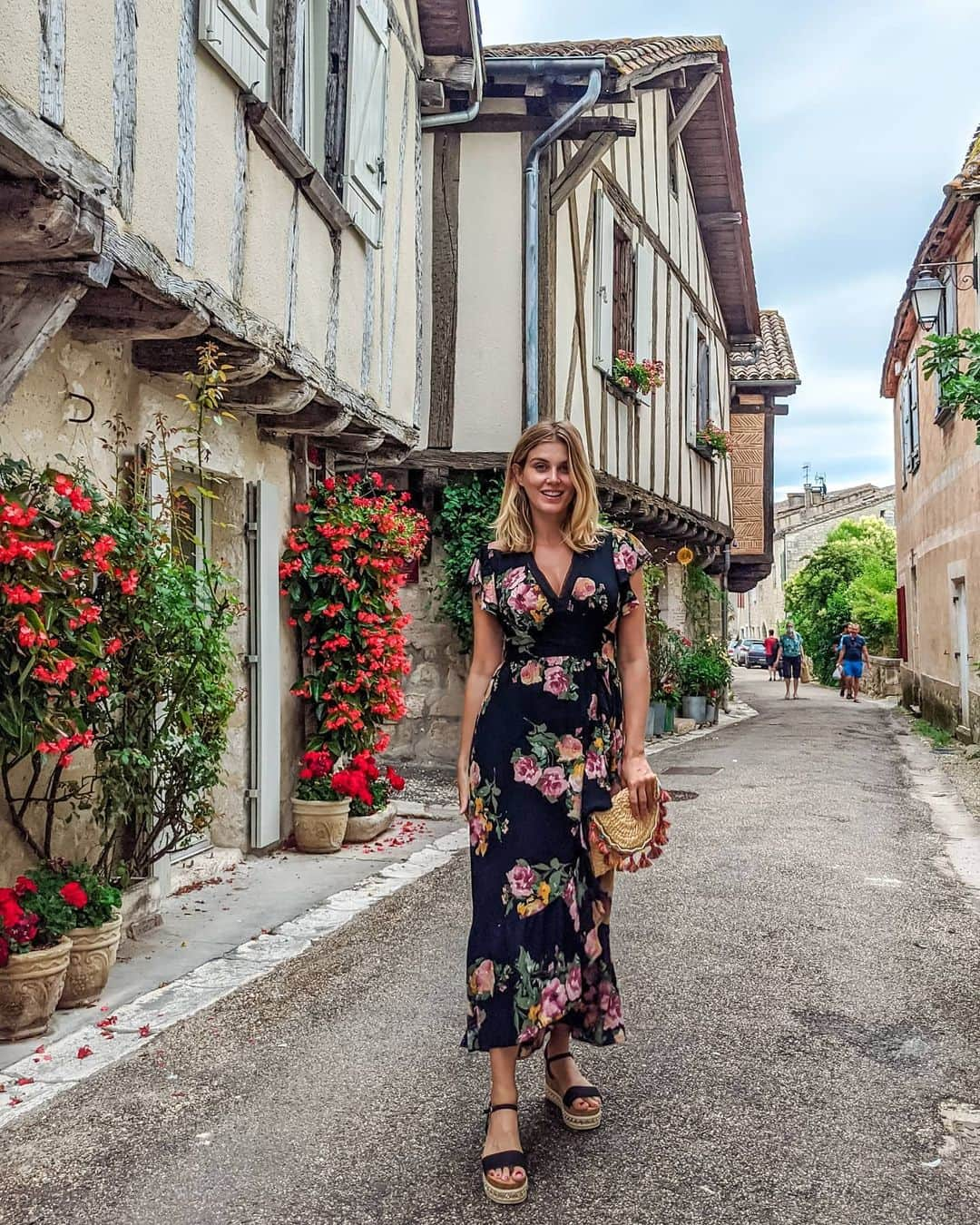 Ashley Jamesさんのインスタグラム写真 - (Ashley JamesInstagram)「There goes the baker with his tray like always... 🎶 We visited the cutest little town today, I felt like I'd stepped into Beauty and the Beast! They had the cutest market on we got to wander through (with masks on, they're recommended here), and then we had tea and cake in a cute little cafe called Shabby Chic. 🇫🇷 We're spending most of our time at home, but it's so nice to discover the pretty towns around here. Such a nice part of France... South West has always been my favourite! 💙❤️ #issigeac」6月29日 2時29分 - ashleylouisejames