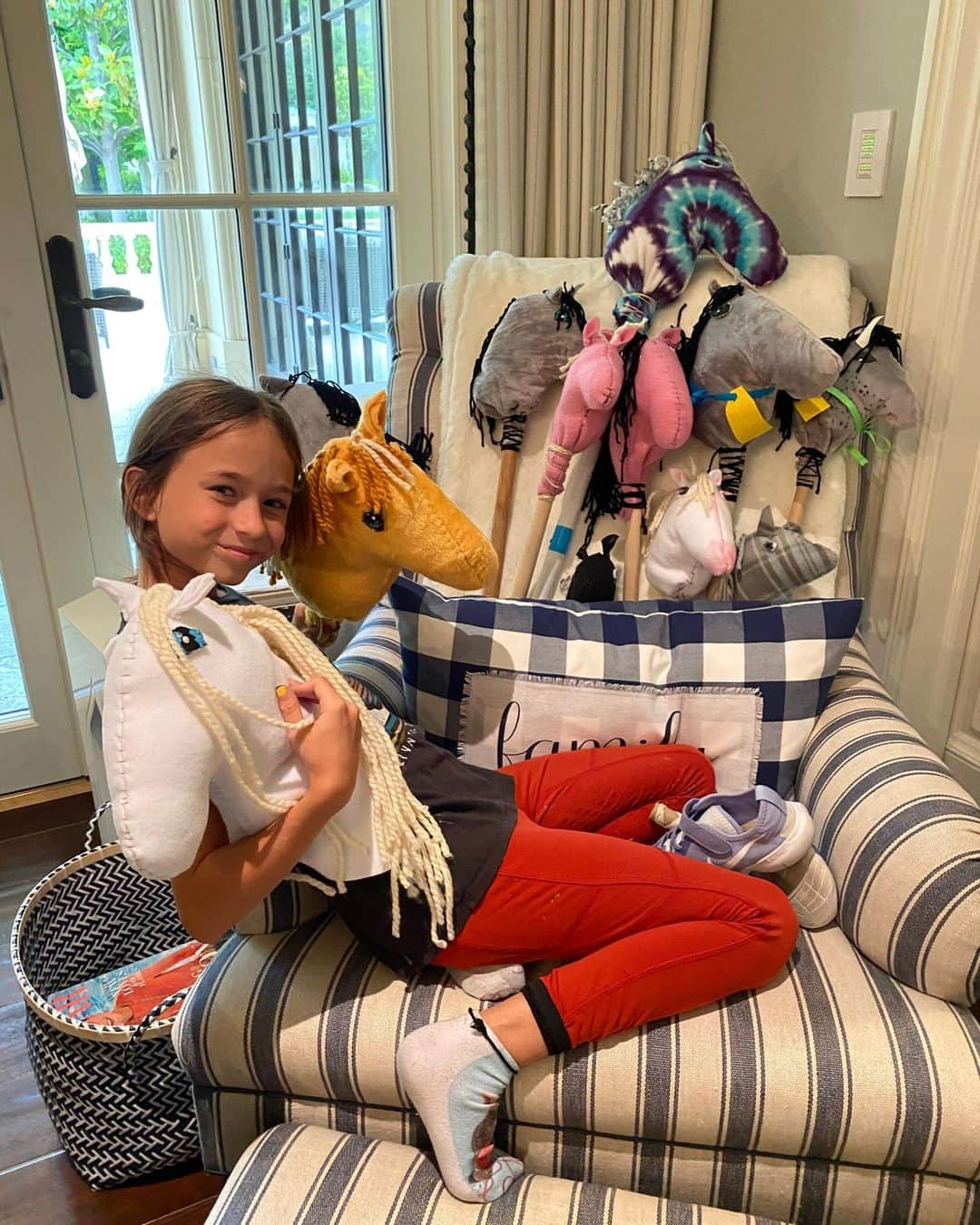 マーク・ウォールバーグさんのインスタグラム写真 - (マーク・ウォールバーグInstagram)「This little angel started a hobbyhorse business! #Entrepreneur ❤️」6月29日 2時45分 - markwahlberg