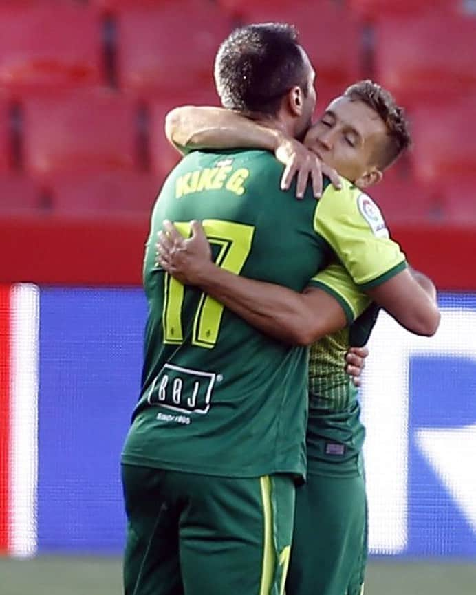 LFPさんのインスタグラム写真 - (LFPInstagram)「🤗⚽️ Goal HUG! • 🤗⚽️ ¡ABRAZO de gol! • #Eibar #KikeGarcia #DeBlasis #GranadaEibar #LaLiga #LaLigaSantander」6月29日 2時59分 - laliga