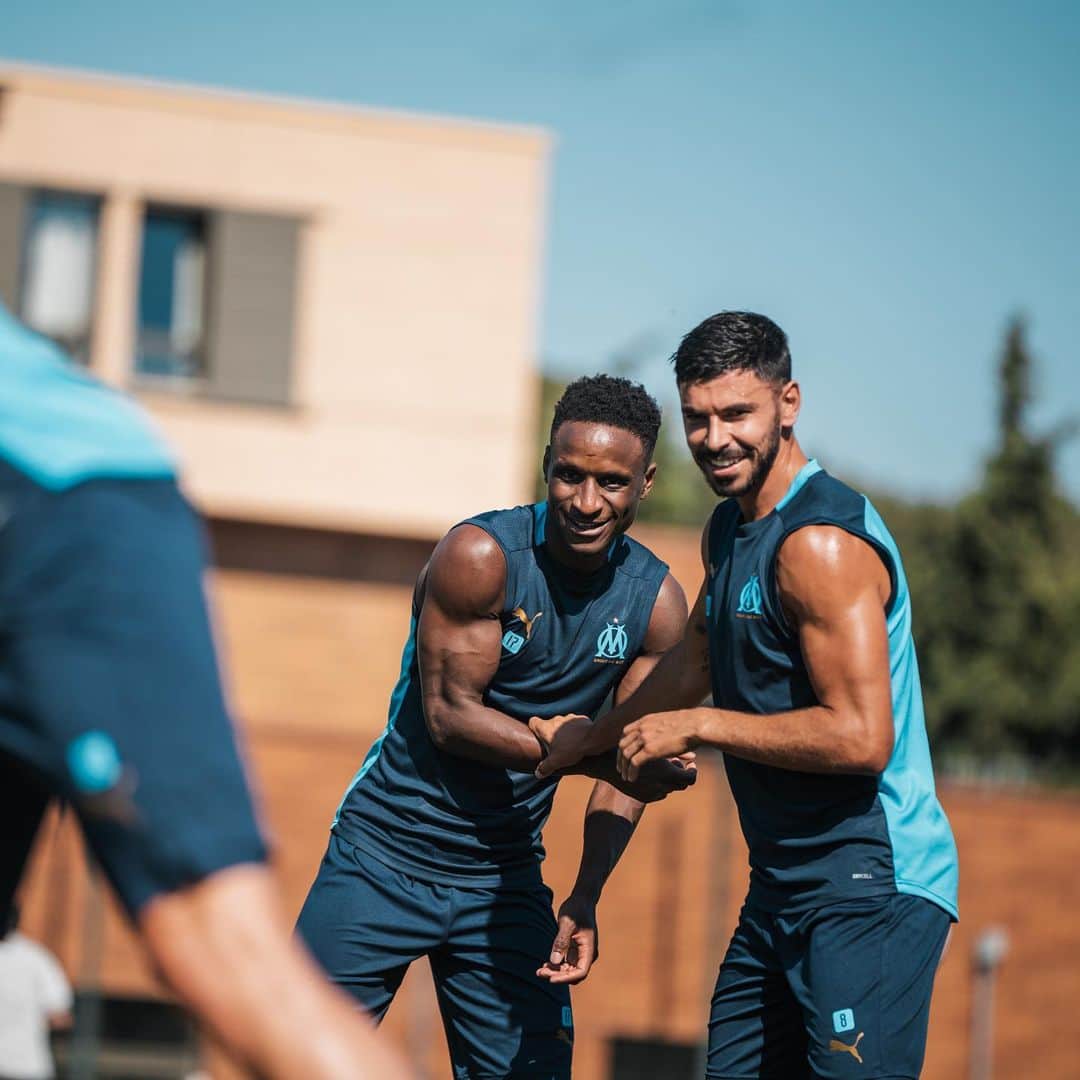 ブナ・サールのインスタグラム：「Back To Back ! 🙌🏾⚽️💙」