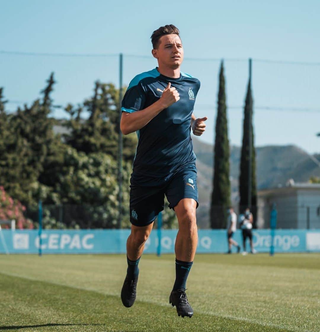 フロリアン・トヴァンのインスタグラム：「De retour sur le terrain 💙🙏🏻 @olympiquedemarseille」