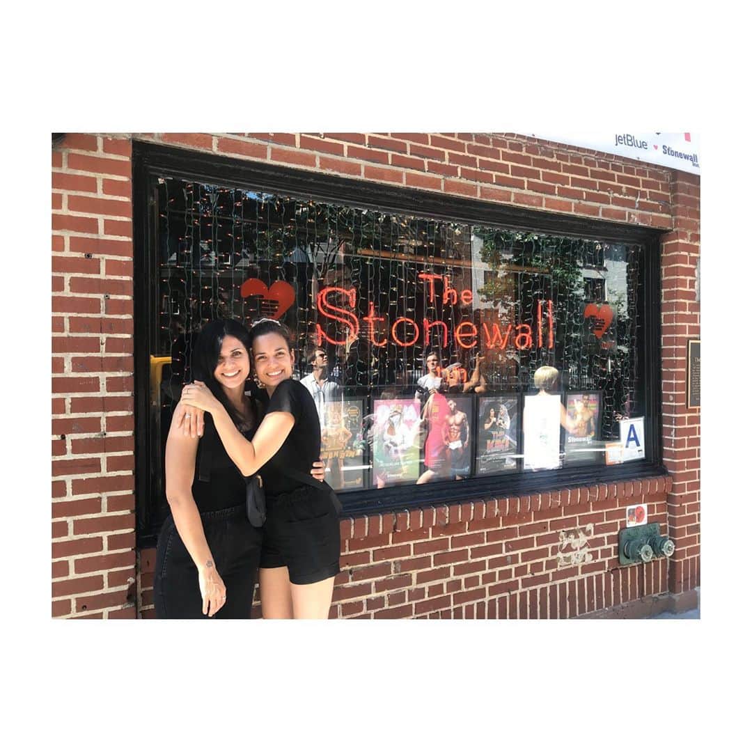 トーレイ・デヴィートのインスタグラム：「Happy PRIDE everyone! Hug given to my sister during pride 2019. Next year we will all be hugging again! #pride #lgbtq #lgbtqsupporter 🏳️‍🌈❤️🧡💛💚💙💜🏳️‍🌈」