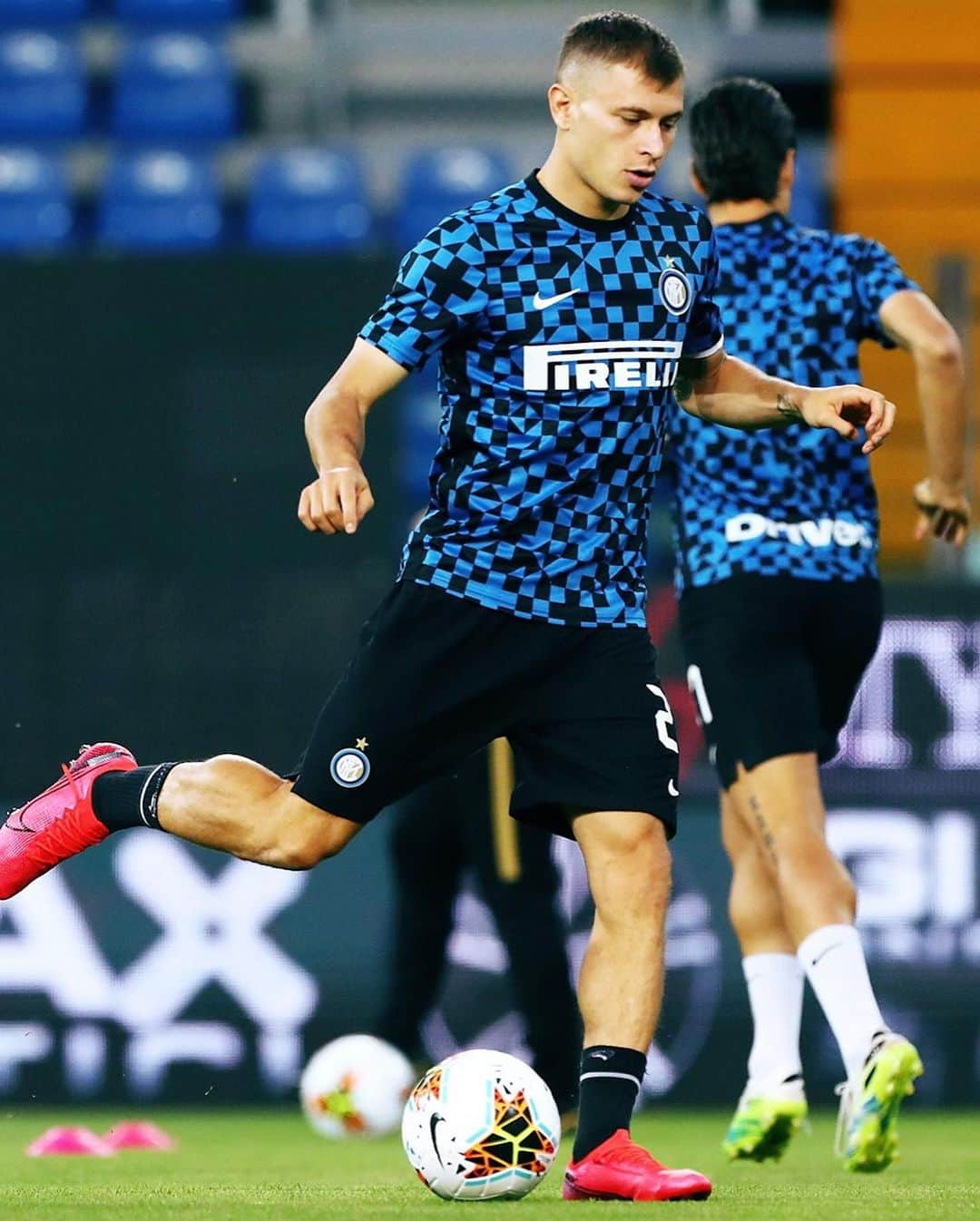 インテルナツィオナーレ・ミラノさんのインスタグラム写真 - (インテルナツィオナーレ・ミラノInstagram)「WARMING UP 🔥🏟📸 #Inter #ForzaInter #ParmaInter #SerieA #Football」6月29日 4時26分 - inter