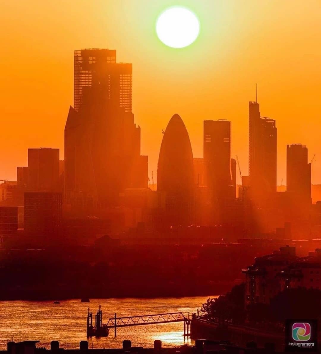 Instagramersさんのインスタグラム写真 - (InstagramersInstagram)「The sun shows the golden light of the city by @fieldofdepth_photography at @igerslondon 🧡📸😍🙌🌈 #igerslondon #igersUK #igers」6月29日 4時36分 - igers