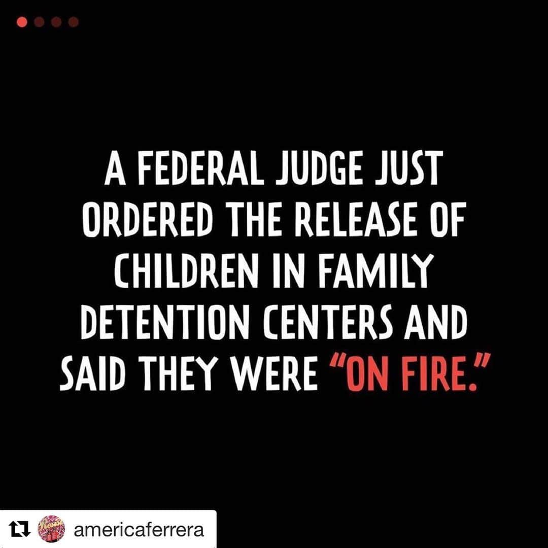 アンバー・タンブリンさんのインスタグラム写真 - (アンバー・タンブリンInstagram)「#Repost @americaferrera @fams2gether ・・・ 🙏🏽Please sign the petition to #freethefamilies - we can’t let these babies be separated from their mamas & dadas. Link in my bio. 🙏🏽 . Repost from @fams2gether • Even though six children & dozens of adults have already died in U.S. immigration custody, @ICEgov continues to hold children & families in jails w/ confirmed COVID-19 cases. **Read on & help us spread the word.** By holding these families in unsanitary jails — which Dolly Gee, a federal judge, described as “on fire”— ICE is cruelly playing with their lives. This is sadistic, and wrong. While Judge Gee has now ordered the release of children from these jails by July 17, she only has jurisdiction over the children in these jails — not their parents or caretakers. Without ALL OF US speaking out to demand the release of these children and their families, ICE may use this court order to attempt to tear children away from their parents again, as they did only a few weeks ago. Take action. Demand that @ICEgov comply with the judge's order and release all families—together. Link in bio.」6月29日 4時50分 - amberrosetamblyn