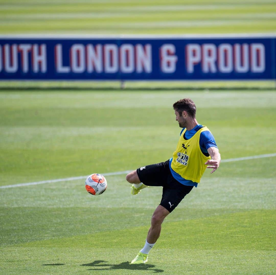 ガリー・ケーヒルさんのインスタグラム写真 - (ガリー・ケーヒルInstagram)「See you tomorrow, Selhurst 🔴🔵🦅 #cpfc」6月29日 4時51分 - garyjcahill