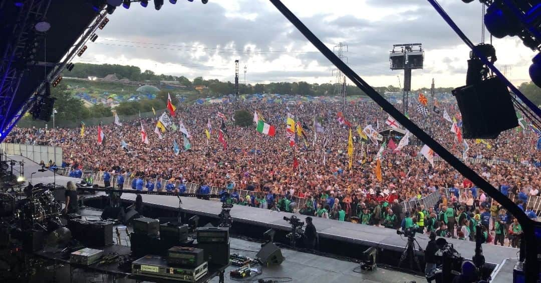 PRS for Musicさんのインスタグラム写真 - (PRS for MusicInstagram)「#Glastonbury memories - Waiting for The Cure to arrive on the Pyramid Stage in 2019.」6月29日 5時01分 - prsformusic