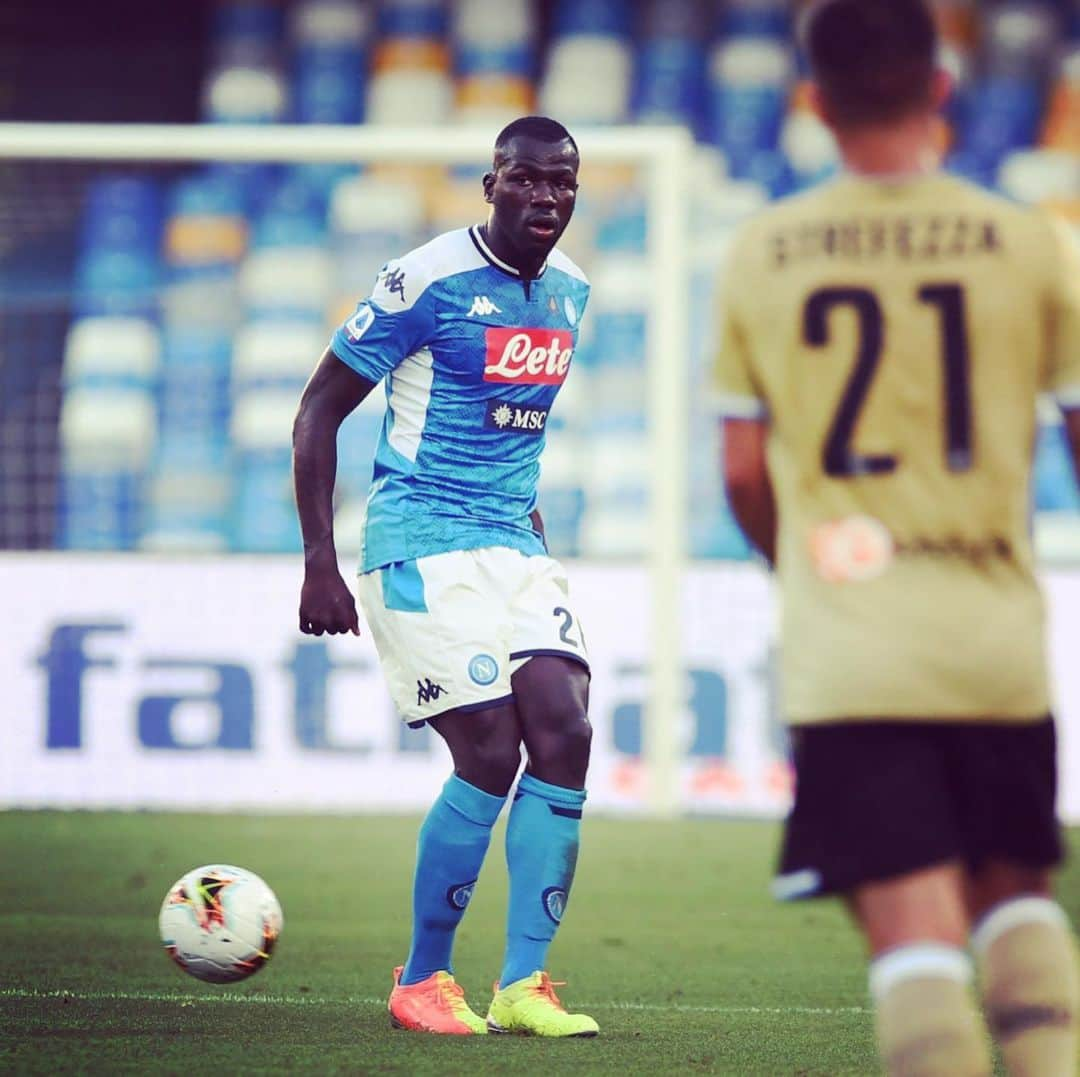 カリドゥ・クリバリさんのインスタグラム写真 - (カリドゥ・クリバリInstagram)「Good job 🙌🏿 #NapoliSpal 3-1 @seriea ⚽️ #KK #blacklivesmatter」6月29日 5時14分 - kkoulibaly26