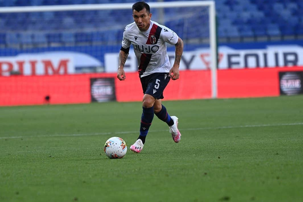 ガリー・メデルさんのインスタグラム写真 - (ガリー・メデルInstagram)「3 punti importanti 💪🏼🔴🔵 @officialbolognafc  #forza #andiamo #pitt5」6月29日 5時45分 - gary_medel17