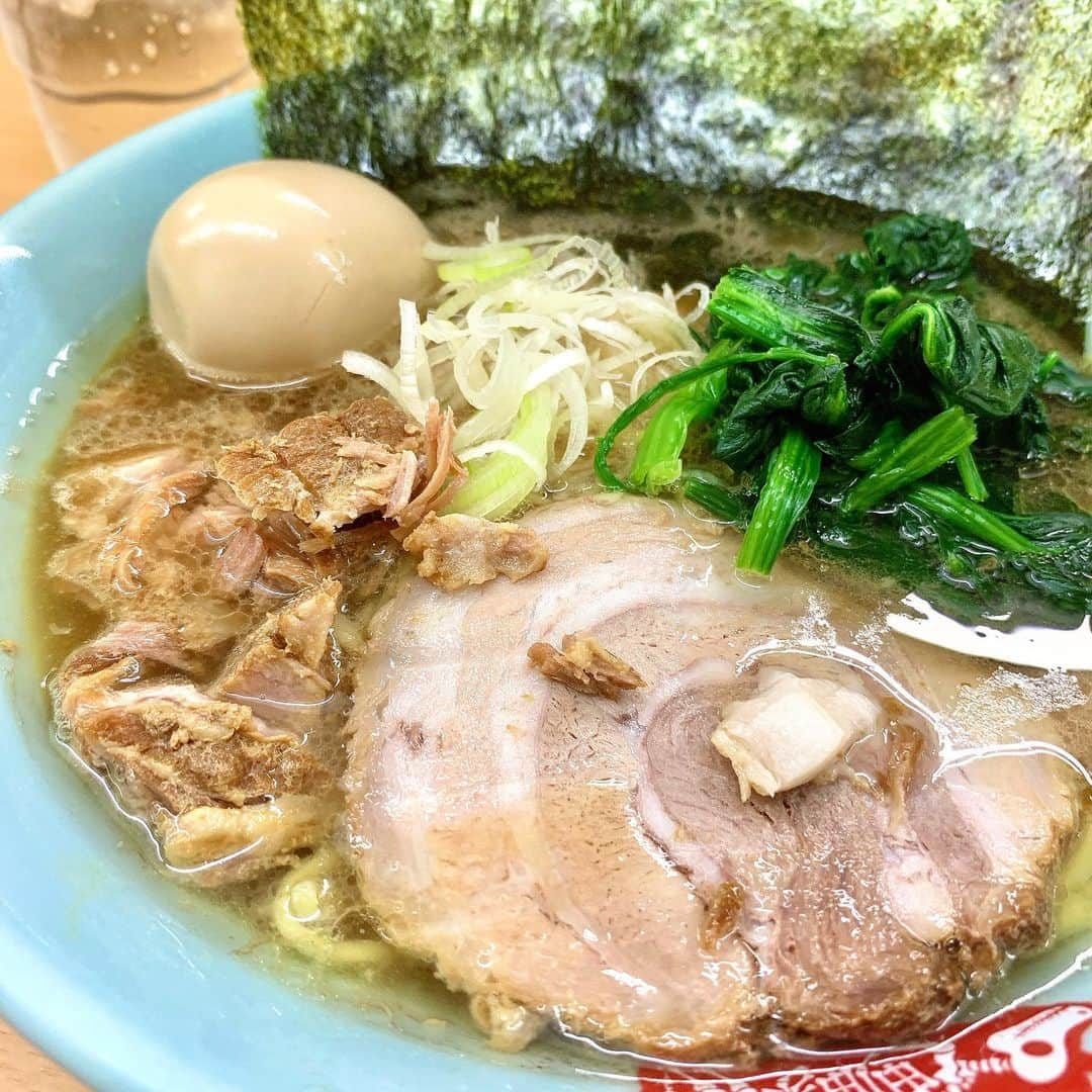 吉川ちかさんのインスタグラム写真 - (吉川ちかInstagram)「こないだ町田家の 家系ラーメン食べてきた🤣💓 私は基本とんこつ細麺が 好きなんだけど… ここのラーメン美味しかった！ . 家系ラーメンってこってりで 重いイメージだったけど 町田家のラーメンは めちゃくちゃ美味しかったよ🤤💓 . #町田家#家系ラーメン#家系ラーメン女子#ラーメン#ハイカロリー#食テロ#美味しかった#デブ活」6月29日 5時45分 - yoshikawachika_1116