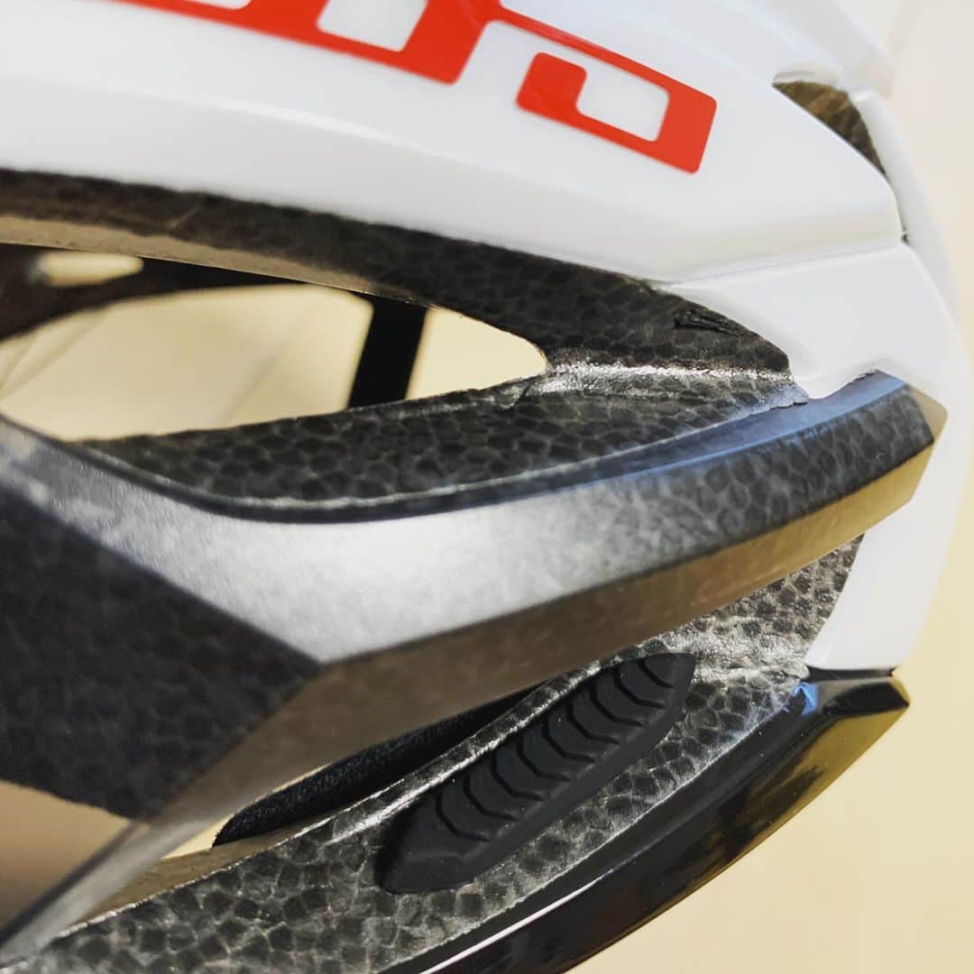 沢田時さんのインスタグラム写真 - (沢田時Instagram)「OGK KABUTOの新ヘルメットのIZANAGI。 MTBのような悪路でもズレないフィット感と軽さを備えつつ、涼しいのにエアロ効果も高いという万能すぎるヘルメットです。サングラスを引っ掛けても落ちない工夫がされているのも嬉しい！ #ogkkabuto #オージーケーカブト #IZANAGI #最高の空冷効率  #teambridgestone」6月29日 6時15分 - toki_sawada