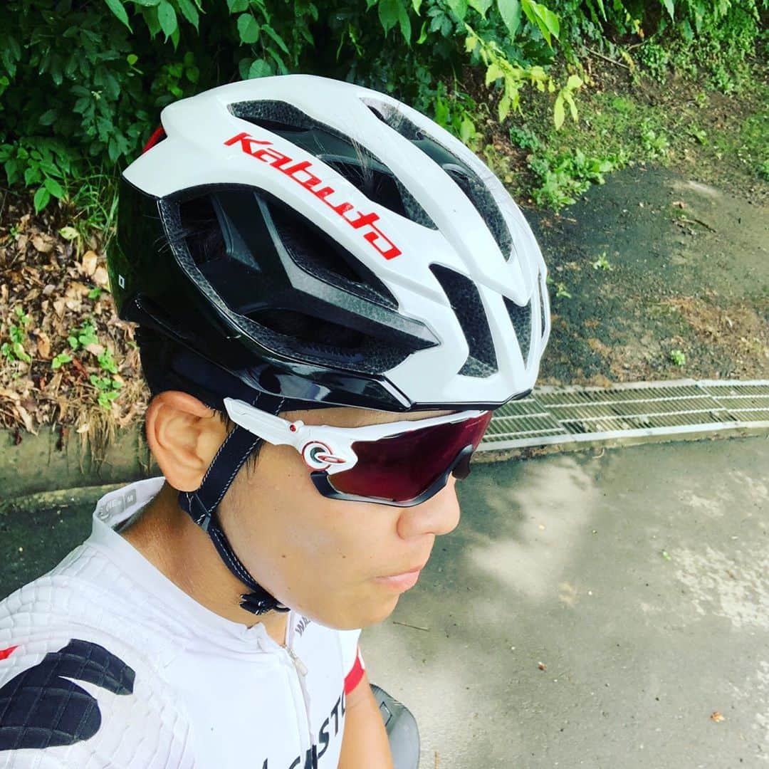 沢田時さんのインスタグラム写真 - (沢田時Instagram)「OGK KABUTOの新ヘルメットのIZANAGI。 MTBのような悪路でもズレないフィット感と軽さを備えつつ、涼しいのにエアロ効果も高いという万能すぎるヘルメットです。サングラスを引っ掛けても落ちない工夫がされているのも嬉しい！ #ogkkabuto #オージーケーカブト #IZANAGI #最高の空冷効率  #teambridgestone」6月29日 6時15分 - toki_sawada