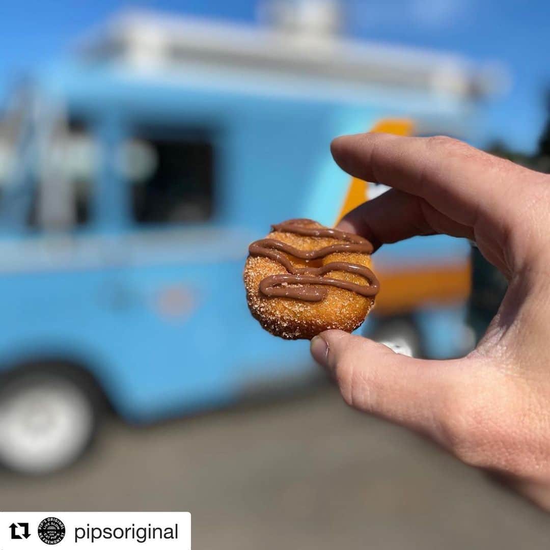 レジー・リーのインスタグラム：「Look Ma, I’m a doughnut. Thanks to my dear sweet friends @pipsoriginal , the #DirtyWu is now called the Reggie Lee. Needless to say, this fills my heart. And my tummy. And my tastebuds. I might be biased but, hands down, the best doughnuts I’ve ever had. If you’re in Portland, do yourself a favor and grab a dozen or 2 or 3 or 4.  Not only will your taste buds thank you, but you’ll be supporting the kindest, most compassionate owners who value community over competition. Take a pic and tag me.  Lemme know how you like ‘em. And I’ll reply back. More than ever, it’s important that we support our small businesses.  Go get yourself a Reggie Lee. #thatsoundsweird  #betterthananoscar  #Repost @pipsoriginal with @get_repost ・・・ Introducing The Reggie Lee, formerly known as The Dirty Wu. A warm cinnamon sugar doughnut drizzled with hot Nutella, local raw honey and dusted with pink Himalayan sea salt. We took the opportunity with our menu update to immortalize our good friend @mrreggielee for life. @nbcgrimm is gone and while the meaning behind the original name may fade, our friendship and admiration for Reggie will endure for a lifetime. #CommunityNotCompetition」