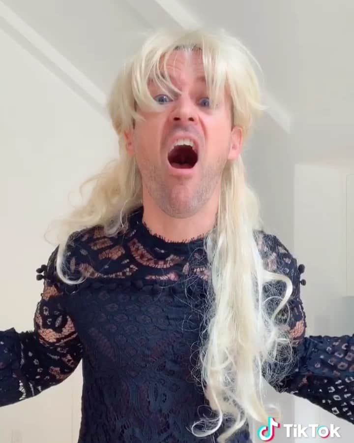 ブラッド・ゴレスキーのインスタグラム：「A message from Bradney Spears to all my friends at the #lgbtq community 🏳️‍🌈 #happypride #britneyspears #articulate」