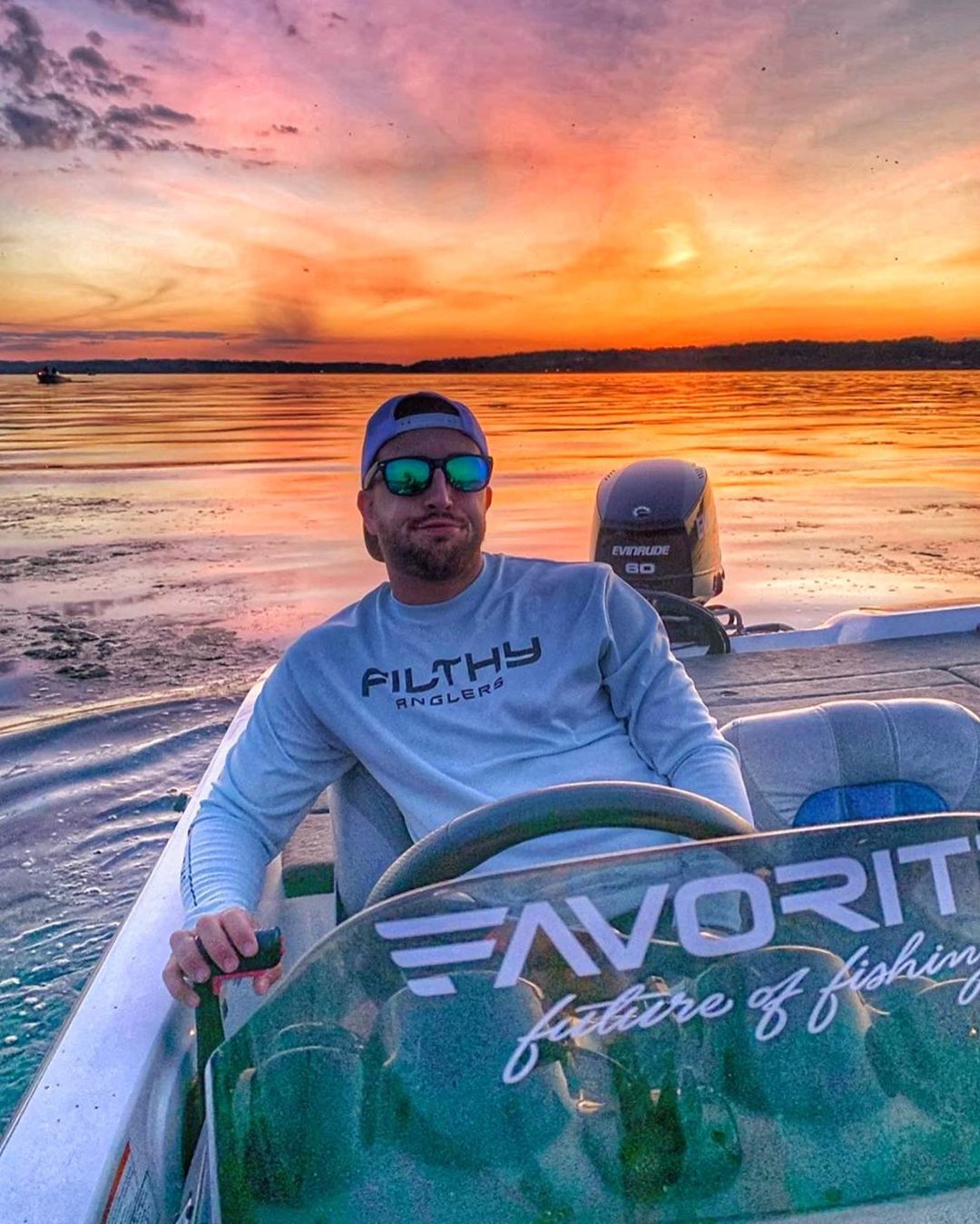 Filthy Anglers™さんのインスタグラム写真 - (Filthy Anglers™Instagram)「Now this is how the end of a day should always look. Our buddy Nick @njfranke_outdoors landed some fish so this is not the traditional “skunkset“ photo, more of a “dinkset” one night say, but that didn’t bother him at all. Summer evenings/nights in the water are absolutely the best! Great photo and thanks for wearing our gear, you are Certified Filthy www.filthyanglers.com #fishing #bassfishing #outdoors #nature #boat #angler #nature #sunset #bassfishing #filthyanglers #getfilthy #filthy #sun #lakelife」6月29日 6時42分 - filthyanglers