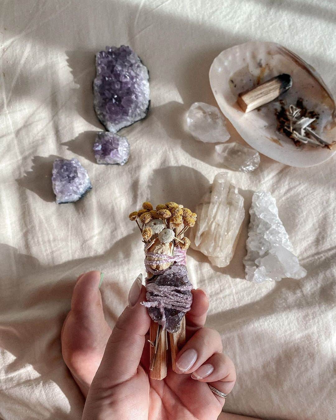 Manamiのインスタグラム：「🌞 朝日で起きるのが理想。 なので早く梅雨が終わってほしいです💭 今日はいい朝🥳 ㅤ #梅雨の晴れ間 #morningroutine #マナシカの家」