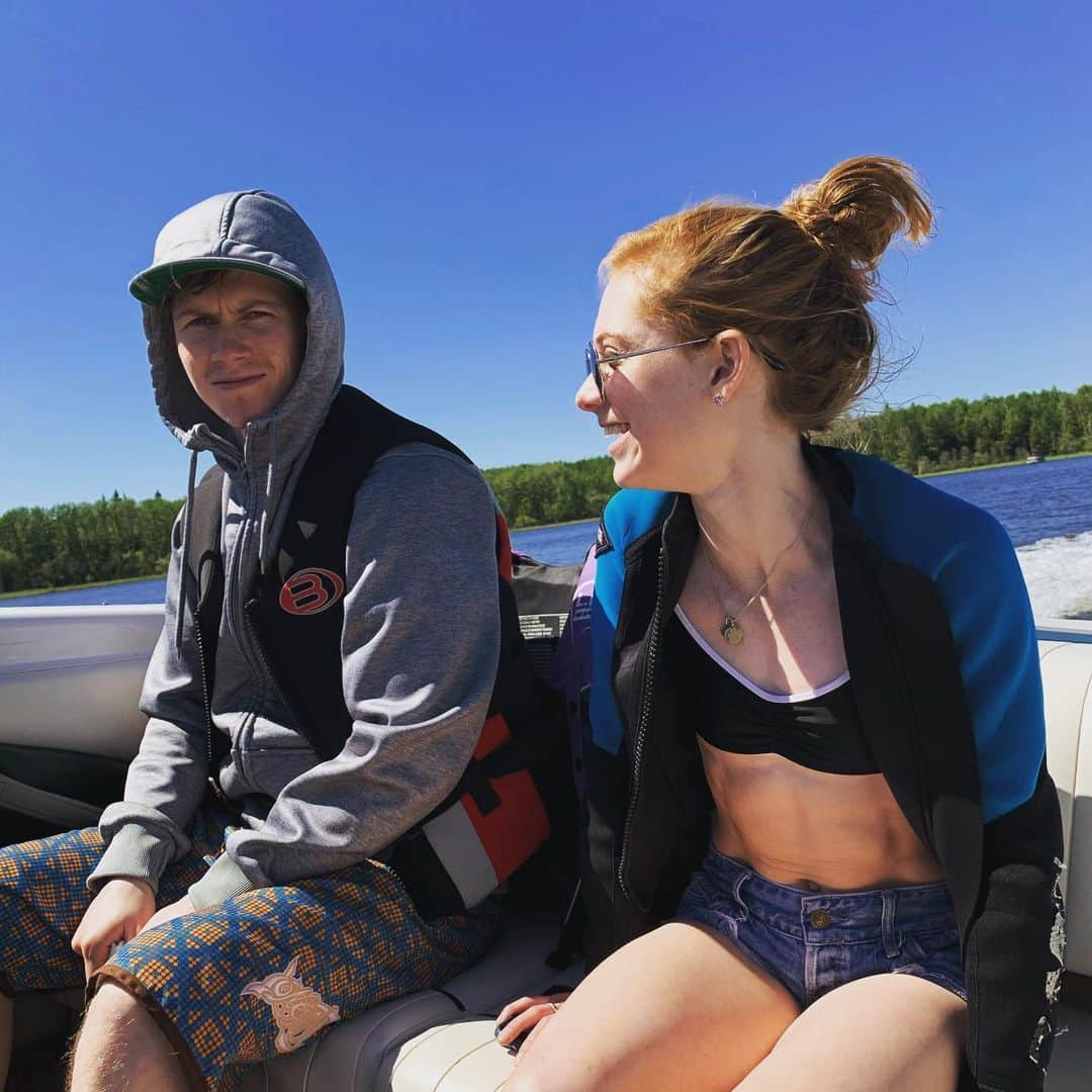 ナターシャ・ピュリッチのインスタグラム：「Closest thing to a smile you will get from him. 😉Family time always makes it that much harder to leave but blessed to have made the most of the last couple months at home .💜 #noplacelikehome #missthemalready❤️ #lakedays #odrheaven  #alberta」