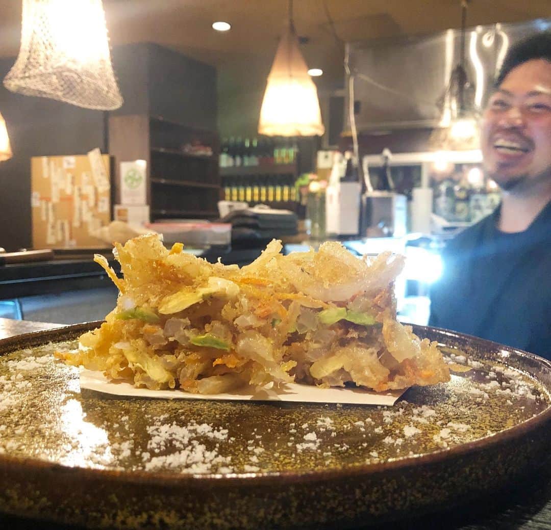 マッスル坂井さんのインスタグラム写真 - (マッスル坂井Instagram)「佐渡直送のタラバエビ。 安田直送のあがの夢うなぎ。 空豆の良さが未だによく分からないという我々のために作ってくれた空豆のかき揚げ。」6月29日 7時50分 - super_sasadango_machine