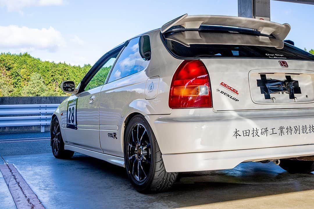 mistbahnさんのインスタグラム写真 - (mistbahnInstagram)「_ Honda EK9 CIVIC Type R _ Shot on 4-Nov 2019 "HONDA VTEC ONE MAKE RACE Rd.4" organized by @zerofighterautocustom at Suzuka TWIN Circuit _ owner: Account Unknown photo: @mistbahn _ _ JP) 2019年11月4日 鈴鹿ツインサーキット、ゼロファイターさん( @zerofighterautocustom )主催「HONDA VTEC ONE MAKE RACE Rd.4」で撮影。 _ _ #hondavteconemakerace #zerofighterautocustom #suzukatwincircuit #suzukatwin #鈴鹿ツイン #鈴鹿ツインサーキット #carmakeacross #本田技研工業特別競技車両 #honda #civic #hondacivic #ホンダシビック #シビック #ctr #ek9 #ek #ekcivic #ek4 #em1 #bseries #b16 #b16a  #osakajdm #kanjo #kanjostyle #kanjoracer #kanjozoku #timeattack #timeattackjapan #hondasontrack」6月29日 8時04分 - mistbahn