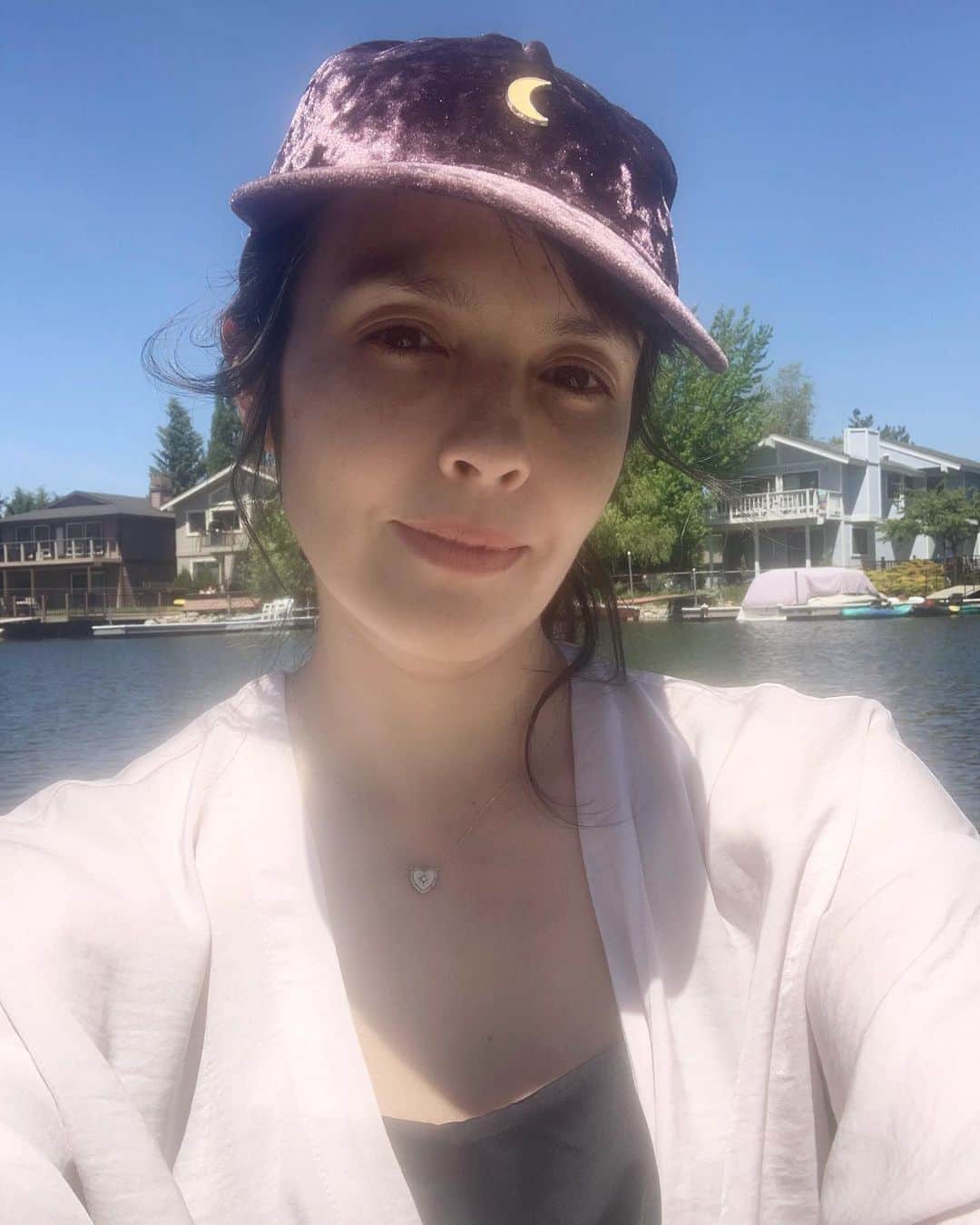 のインスタグラム：「Getting some sun to lift our spirits during tough times. #southlaketahoe #familyadventures #naturerejuvenation」