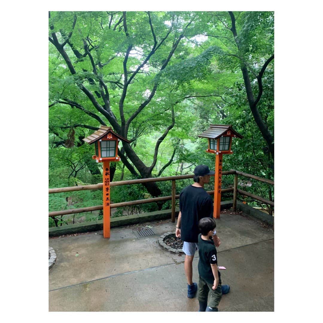 森田麻恵さんのインスタグラム写真 - (森田麻恵Instagram)「雨上がりの緑と土のにおいをいっぱい吸い込んで散歩。  大きなカタツムリも見つけて、  トトロが出てきそうな、、東京にもこんなところがあったんだって嬉しくなりました！  #等々力渓谷  #雨の季節も悪くない ね　🐌 #sunday #rainyseason #familytime」6月14日 23時32分 - morita_mae