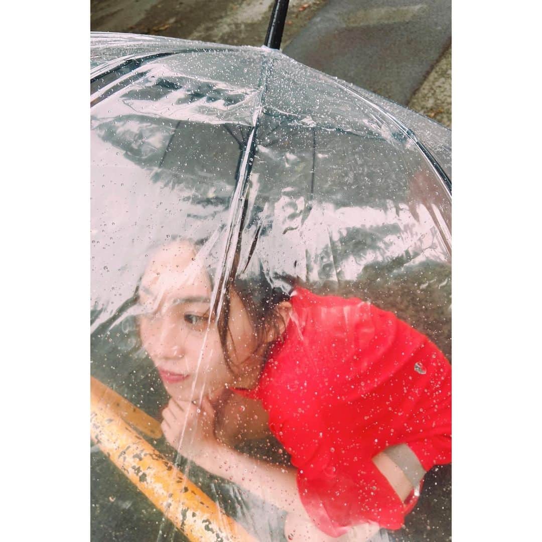 木﨑ゆりあさんのインスタグラム写真 - (木﨑ゆりあInstagram)「#雨の音を聴き分けて #窓を開け閉めしていますが #今日は失敗 #床びしゃびしゃ #悔いはない」6月14日 23時48分 - yuria_kizaki211