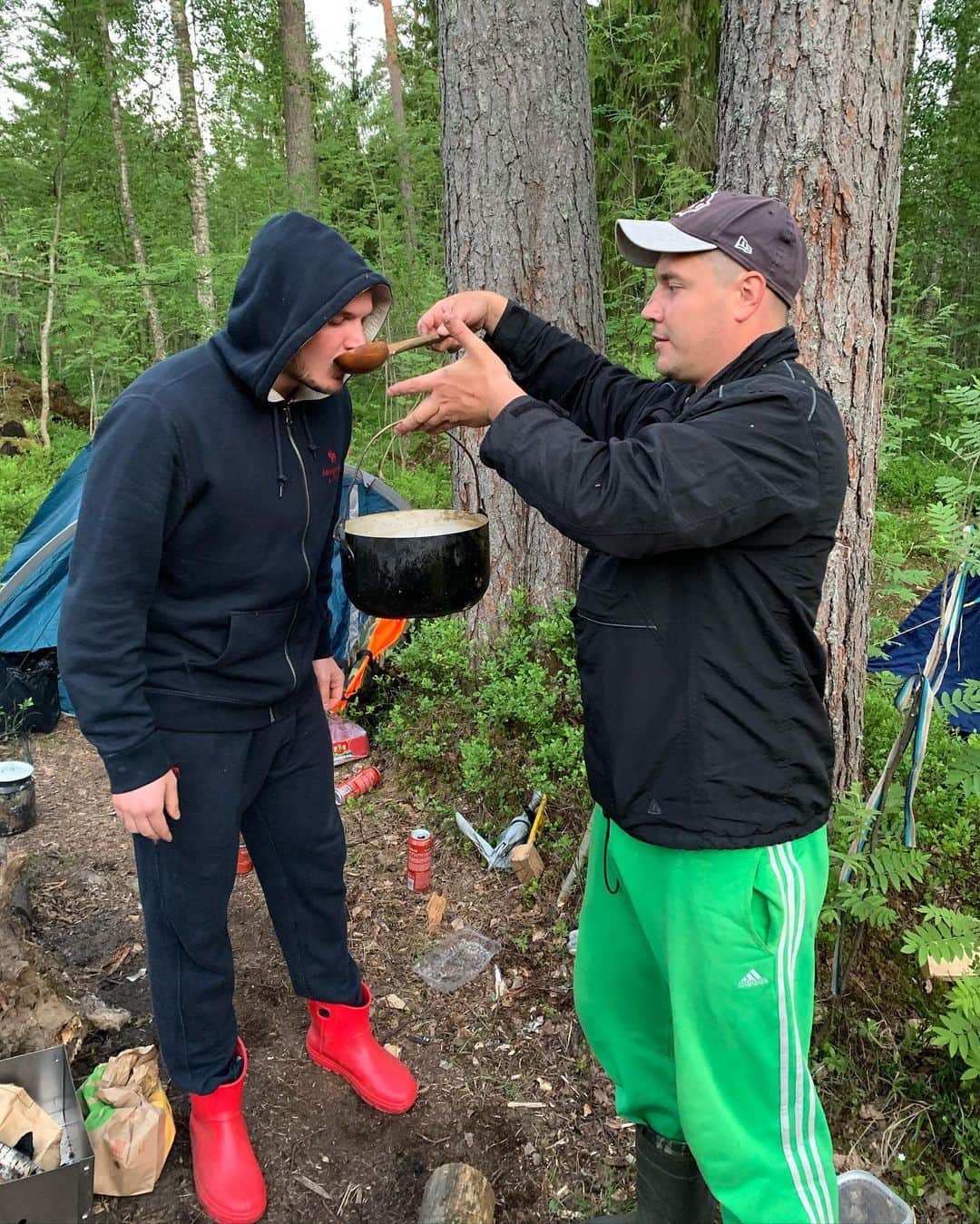 ニコライ・モロシュキンのインスタグラム：「Покормили ухой 🎣」