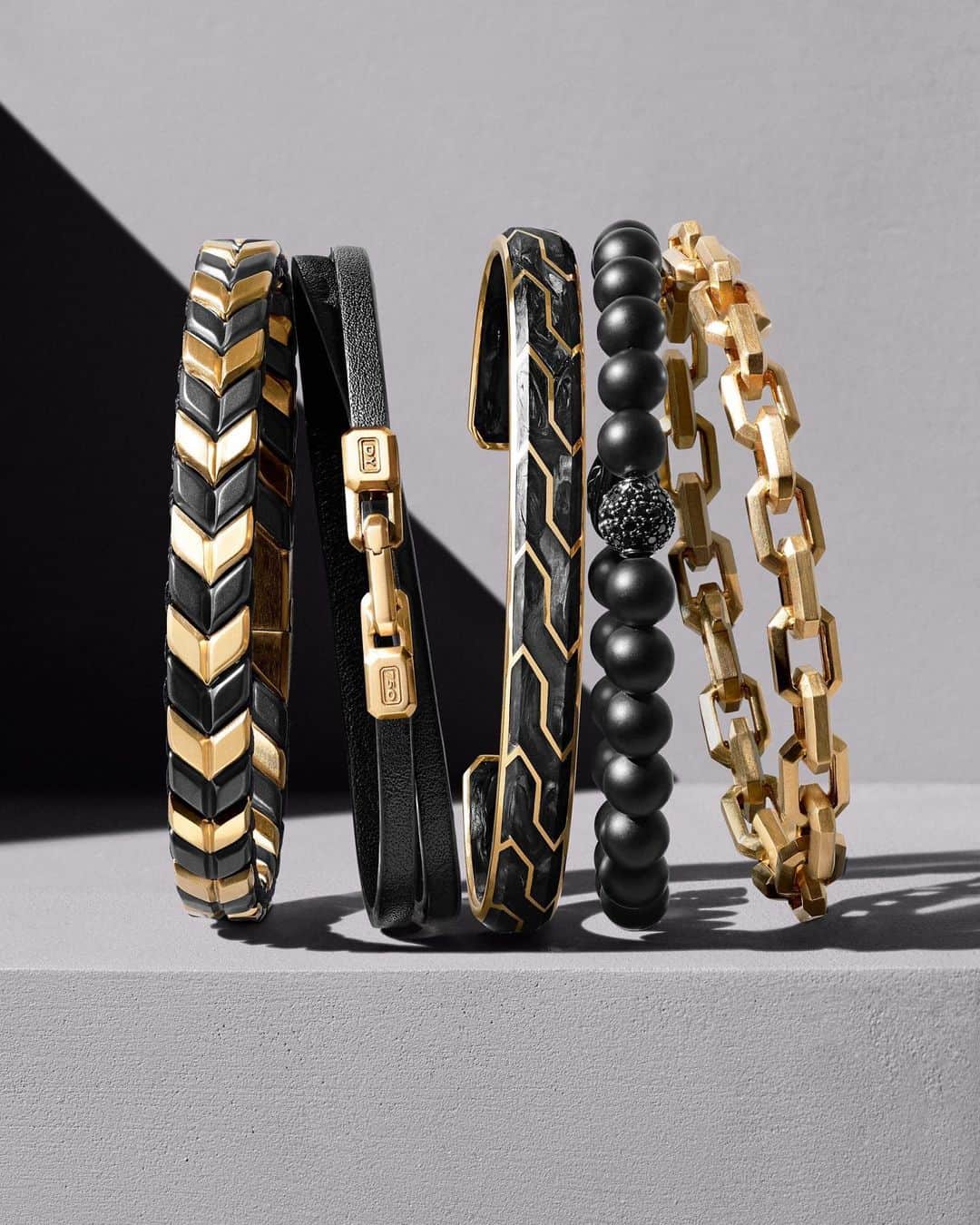 デビッドヤーマンのインスタグラム：「Black and gold: the combination of 18k yellow gold with forged carbon, black onyx or black leather is the perfect combination of modern and refined. #FathersDay #DavidYurman」