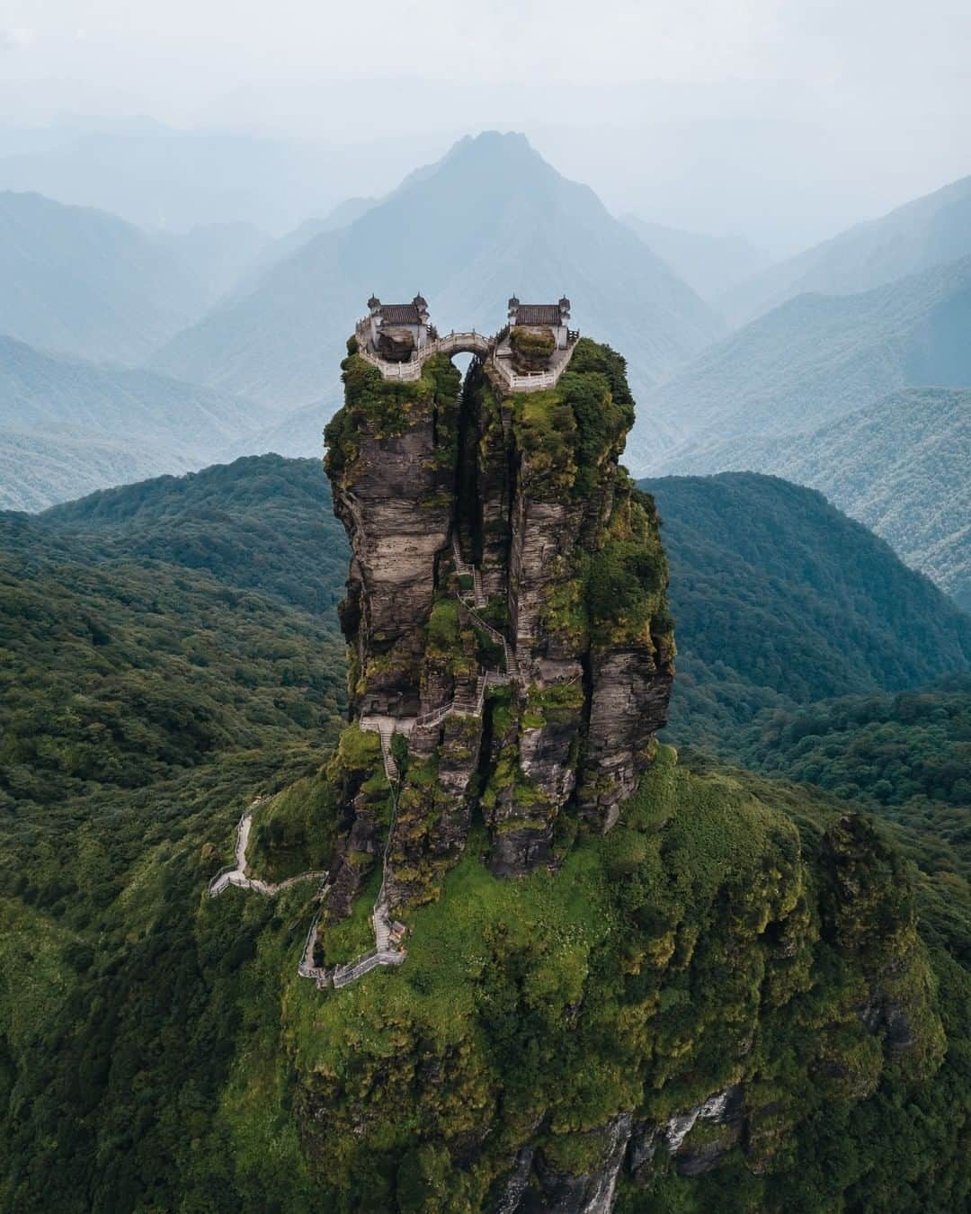 Discoveryさんのインスタグラム写真 - (DiscoveryInstagram)「A Buddhist temple built atop a rock, hidden far up in the mountains of rural China. . Photo + Caption: Kelsey Johnson (@heykelseyj) . #China #temple #Buddhism #nature #mountains #majestic_earth #potd #magical_shotz #landscapephotography #earthfocus #mtfanjing」6月15日 0時14分 - discovery