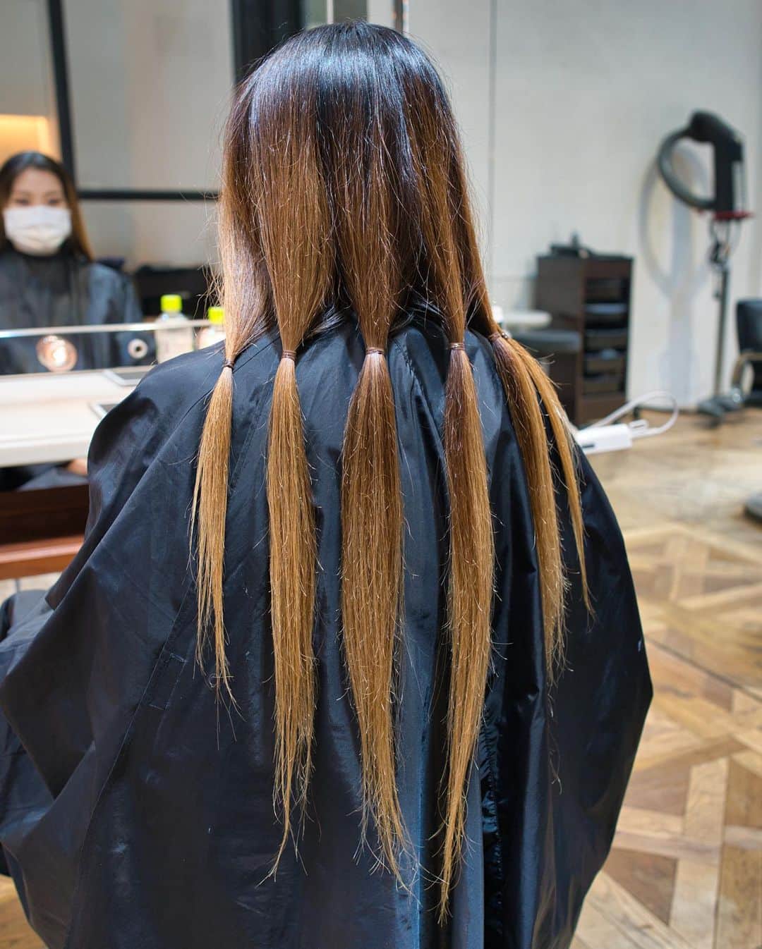 Takemi Yoshiokaさんのインスタグラム写真 - (Takemi YoshiokaInstagram)「hair color 🌞✂︎🌊 お客様のご要望で、 ヘアドネーションしました。 素敵です。 #hairdonation × Balayage highlights  1枚目:仕上がり 2枚目:ブリーチ後 3枚目:カット前  #ピンクグレージュ × #オンブレ ×  #バレイヤージュ　#ヘアドネーション  ______________________________________ BEBE 表参道　フリーランスヘアサロン 渋谷区港区南青山4-26-16 #青山美容室バレイヤージュtakemi #表参道美容室バレイヤージュtakemi  #hair  #バレイヤージュカラー #aoyama #表参道 #バレイヤージュハイライト  #青山美容室 #TAKEMI #表参道美容室 #ダイビング  #外人風カラー #ファッション #ハイライトカラー #ヘアスタイル #外国人風カラー #ケアブリーチ #balayage #diving #バレイヤージュの出来る美容室 #hairstyle #外国人ヘア #外国人風カラー #highlights」6月15日 0時22分 - takemi12mg