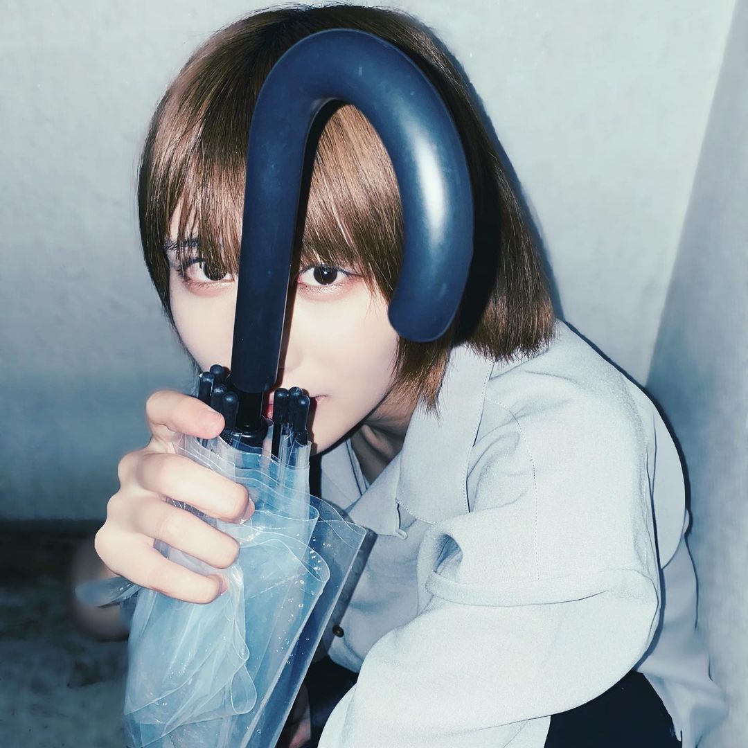 のインスタグラム：「Twitterには傘盗人などと述べましたが実際は傘盗まれたことしかありません。この傘はだいじだいじにします、 #傘 #梅雨入り #ショートカット」