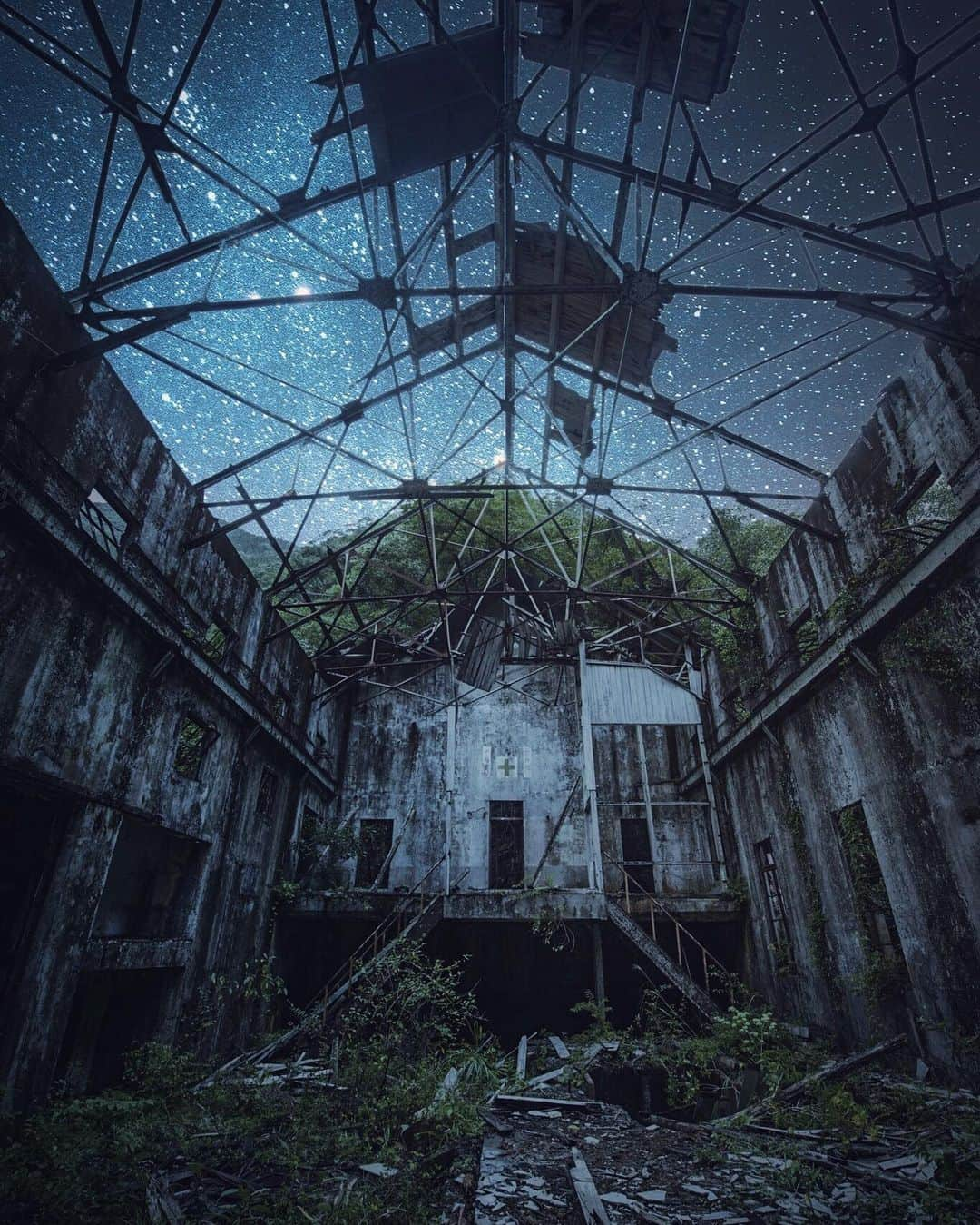 啝 （わ）さんのインスタグラム写真 - (啝 （わ）Instagram)「Bizarre fantasy 𓆲 𓆲 𓆲 #photoshopcamera  #廃墟 #Abandoned #AbandoniG #allabandoned #abandonedworld #Abandonedafterdark #abandoned_addiction #abandoned_greece #abandon_seekers_ #Abandoned_Excellence #abandonedcentral #made_in_decay #discarded_butnot_forgotten #DECAY_iLLife #desertedplaces #ethereal_moods #grime_nation #grime_reapers #GoTrespassing #ig_urbex #Itsabandoned #KINGS_ABANDONED #renegade_abandoned #sombrexplore #urbex_supreme  #nightphotography #longexposure #astrophotography」6月15日 0時25分 - neji_maki_dori