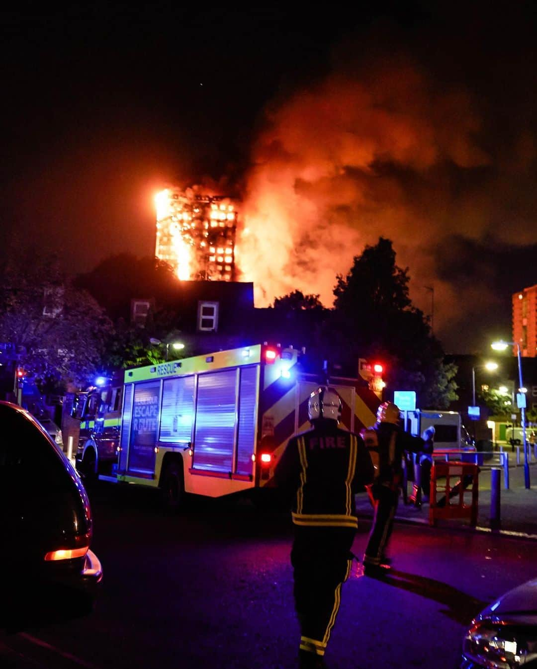 Jackson Harriesさんのインスタグラム写真 - (Jackson HarriesInstagram)「Trigger Warning ⚠️ I will never forget the early hours of June the 14th three years ago today. I was working late when I heard a helicopter flying around overhead. It's not an unusual sound in London, but the helicopter was circling particularly low. Out of curiosity I went to get a better look from my bedroom window and could hardly process what I saw. Grenfell tower was a blazing inferno. In complete shock, I got dressed, and ran out into the street. The tower had already been burning a little while and a small crowd had gathered round. I will never forget the look of grief on their faces. It was only then that I began to process that people were trapped inside. We stood in shock and watched helplessly as fire engulfed the building.  72 people died that night. Victims of a terrible case of neglect. An inquiry later discovered that the cladding recently placed on the building to make it look ‘more appealing’ didn’t conform with building regulations, and was central to the spread of the fire. To this day no one has been charged with a crime and no justice has been served. The people of Grenfell were, and continue to be let down by a system that values some lives less than others.  Every month on the 14th, a silent vigil takes place in our neighbourhood. It is a powerful reminder of the grief and devastation that ripped through the community. The skeleton of Grenfell still stands, covered in a banner that reads ‘in our hearts’. Today I’m thinking of all the bereaved and the survivors. We will never forget. #JusticeforGrenfell」6月15日 0時27分 - jackharries