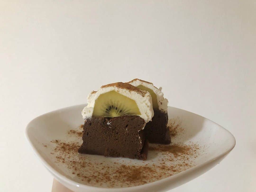 佐藤史果のインスタグラム：「🥝🍰🍴♡ #fumikaskitchen #fumikagatsukutta」