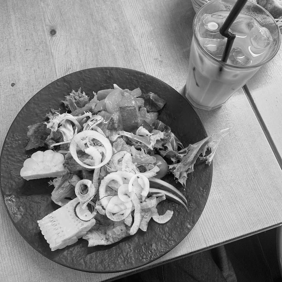 のインスタグラム：「saradabouru🥗 . 夏が始まるから本格的に体引き締めなければ〜！！」