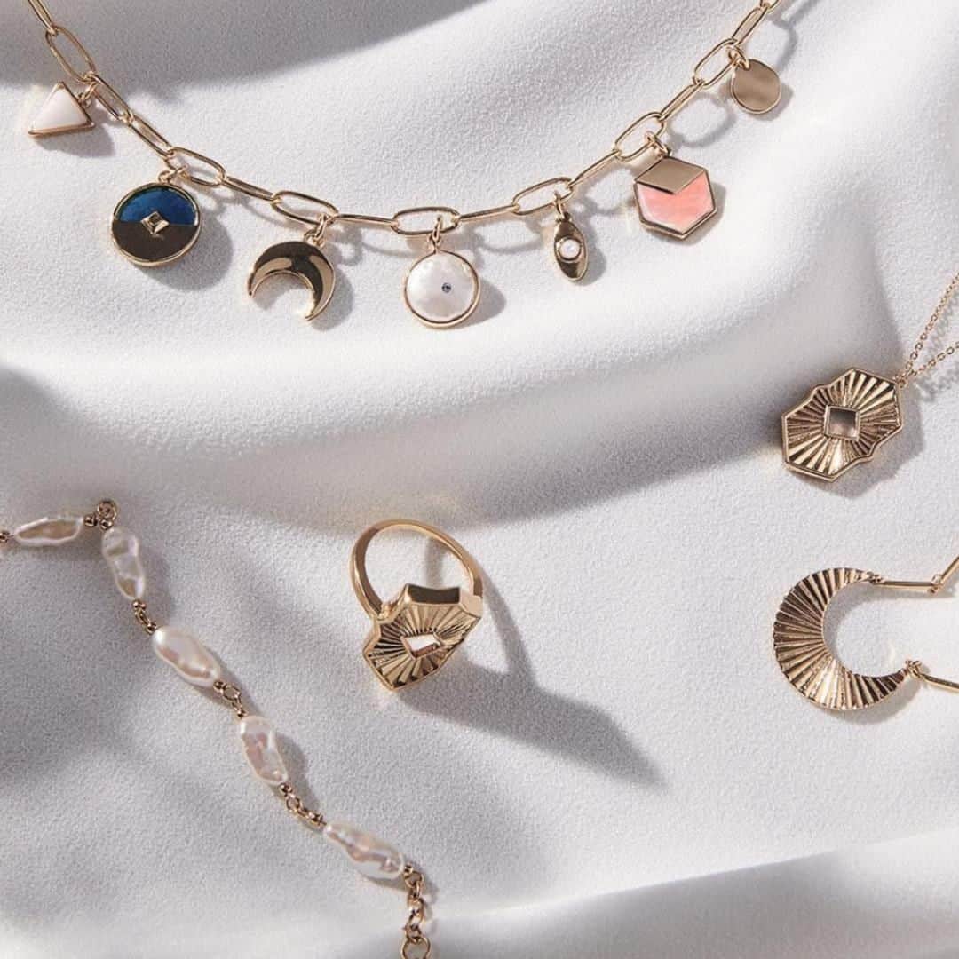 アクセサライズのインスタグラム：「The new smart-casual is loungewear and sparkle, right? ✨  Nail the dress code with these goodies from our Z by Accessorize collection.  Tap to shop or head to the link in our bio #Accessorize」