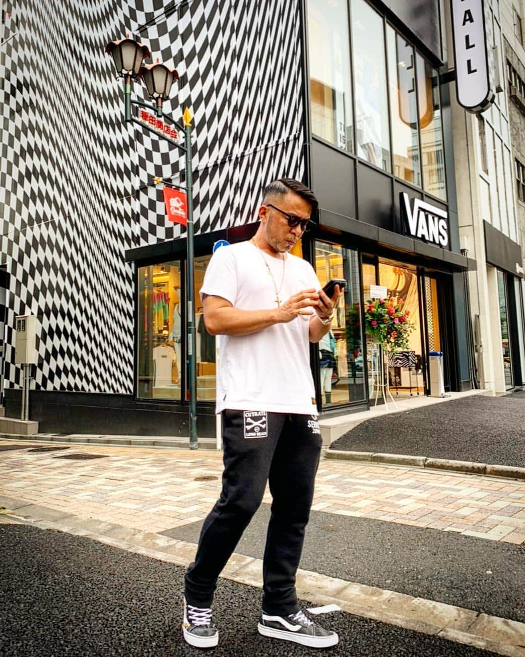 植竹拓さんのインスタグラム写真 - (植竹拓Instagram)「- Vans原宿 - · #nsh #takeiteasy #openmyway #Shibuya #Madeinshibuya #Tokyo #サングラス #sunglasses #Eyewear #アクセサリー #silver #Accessories #vans #harajuku #原宿」6月14日 16時37分 - hiromu0820