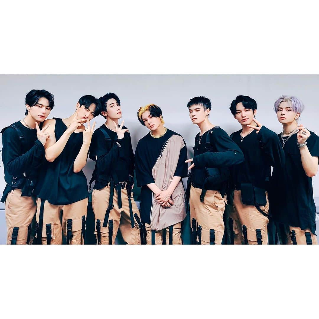 Victonさんのインスタグラム写真 - (VictonInstagram)「‪[#빅톤] 200614 #인기가요 #VICTON‬ - ‬오늘은 메이데이 막방날🥺‬ 하루 하루 매 순간 1분 1초 너무 소중하고 행복한 기억들이었던  메이데이 활동기💙💛‬ ‪빅토니들의 🆘 구조요청을 언제나 응답해준 우리 앨리스🥰 너무 감사합니다😭 앞으로도 빅토니의 신호를 놓치지 말아주세요! 사랑합니다🙌 ‬- ‪#Mayday‬」6月14日 16時57分 - victon1109