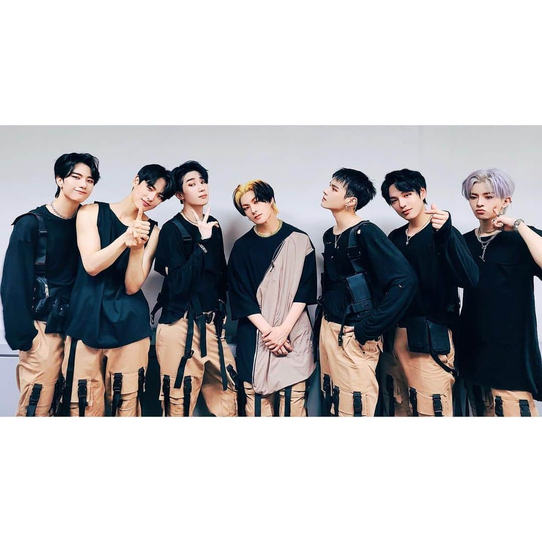 Victonさんのインスタグラム写真 - (VictonInstagram)「‪[#빅톤] 200614 #인기가요 #VICTON‬ - ‬오늘은 메이데이 막방날🥺‬ 하루 하루 매 순간 1분 1초 너무 소중하고 행복한 기억들이었던  메이데이 활동기💙💛‬ ‪빅토니들의 🆘 구조요청을 언제나 응답해준 우리 앨리스🥰 너무 감사합니다😭 앞으로도 빅토니의 신호를 놓치지 말아주세요! 사랑합니다🙌 ‬- ‪#Mayday‬」6月14日 16時57分 - victon1109