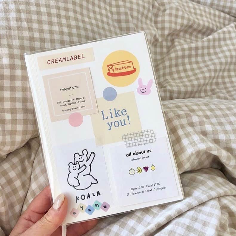 ハルハルさんのインスタグラム写真 - (ハルハルInstagram)「簡単で可愛い！﻿ 韓国っぽおしゃれノートのつくりかた📚﻿ ﻿ あんにょん♡﻿ ハルハル編集部のAKIです！﻿ ﻿ ﻿ いきなりですが、韓国っぽ女子が使っているノートって可愛い！﻿ って思ったことはありませんか？♡﻿ ﻿ ﻿ 今回は﻿ スケジュール、勉強、推し事などを1冊の手帳に可愛くまとめている方たちの﻿ 「おしゃれノート」のアレンジ方法を紹介していきます◎﻿ ﻿ ﻿ 🍒まずは無地のノートを用意﻿ 無印などで売っているシンプルなものをチョイスして。﻿ 可愛いペンで色々書きこんでみましょう。﻿ ﻿ ﻿ 🍒カラフルなシールをたくさん貼ってみる﻿ 韓国っぽ女子はとにかくカラフル命！！﻿ キレイに並べて貼るのも可愛いけど、﻿ ランダムな感じでバラバラにするのも味が出て可愛いよね♡﻿ ﻿ ﻿ 🍒推しの写真を貼る﻿ 推しの写真を貼るとやる気が出てダイエットもはかどるかも…！？﻿ ぜひいつでも見れるようにお気に入りの1枚を💓﻿ ﻿ ﻿ ﻿ このポイントを押さえて可愛くアレンジ◎﻿ ぜひ自分好みのノートを作ってみてね～！﻿ ﻿ ﻿ ﻿ ﻿ DMでのお返事はなかなかできないので、質問などはコメントからお願いします！﻿ ﻿ たくさんのコメント待ってるね～💓﻿ ‌﻿ ﻿ ﻿ ﻿ （もしよろしければ、この投稿を飛行機マークからシェアしてね♡）﻿ ﻿ ﻿ ---------------------------﻿ ‌﻿ 今回の可愛いお写真は、﻿ 以下の方からお借りしています♡﻿ ‌﻿ Thanks for… ‌﻿ ﻿ @behappier_s 님﻿ @ay.enimg さま﻿ @moon_486 さま﻿ @91_jk.00 さま﻿ ﻿ ﻿ #ハルスタ や #ハルハル をタグ付けしていただくと、﻿ ハルハルの記事やInstagramに投稿させていただく場合がございます﻿ ‌﻿ ﻿ #하루스타 #하루하루 를 태그 하시면﻿ 하루하루의 기사와 인스타그램에서 사용할 가능성이 있습니다﻿ ﻿ ---------------------------﻿ ﻿ #韓国#韓国好きな人と繋がりたい#韓国女子#ノート#ノートアレンジ#シール#ステショ#雑貨#일러스트#노트#색연필#수첩#문구#잡화#다이어리#디자인문구#스테이셔너리#다이어리꾸미기」6月14日 17時00分 - haruharu_furyu